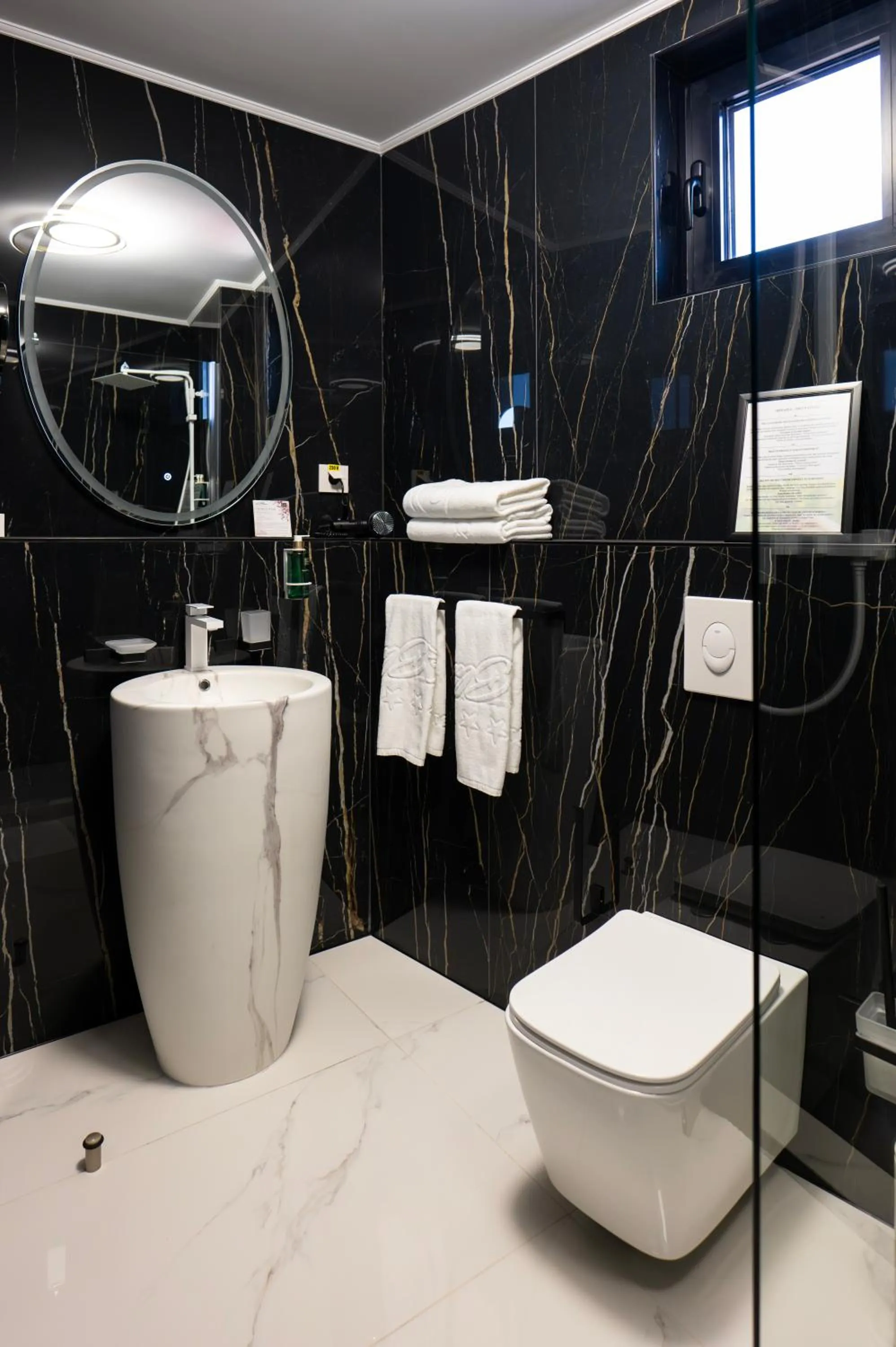 Toilet in Le Blanc Cotroceni Hotel