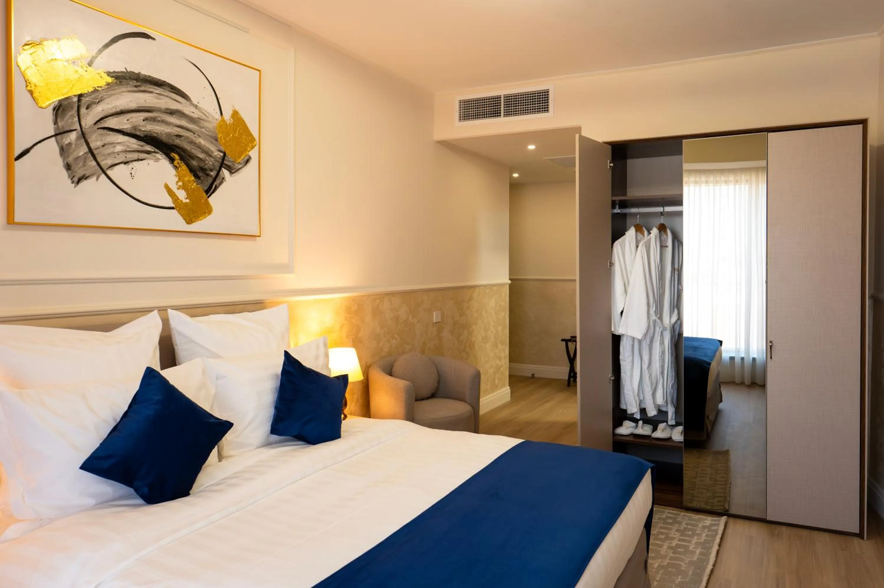 Photo of the whole room, Bed in Le Blanc Cotroceni Hotel