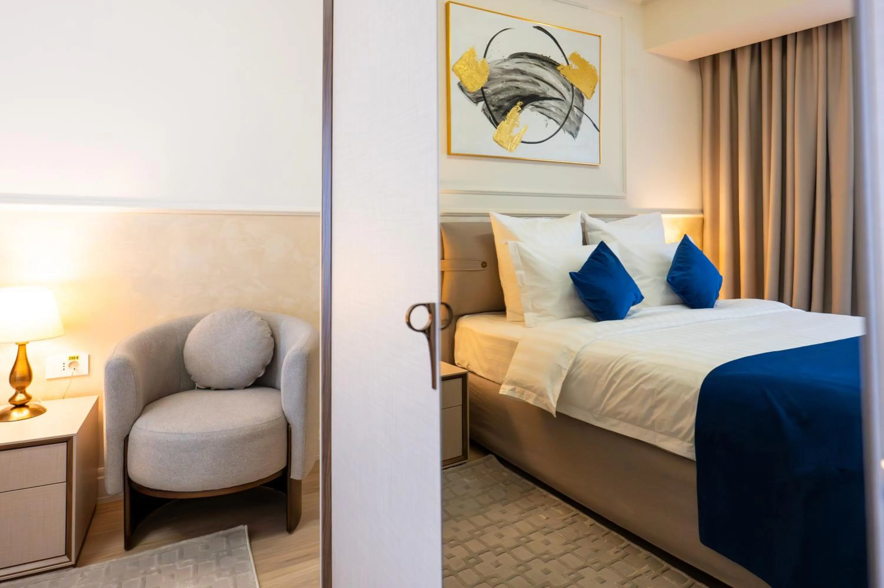 Photo of the whole room, Bed in Le Blanc Cotroceni Hotel