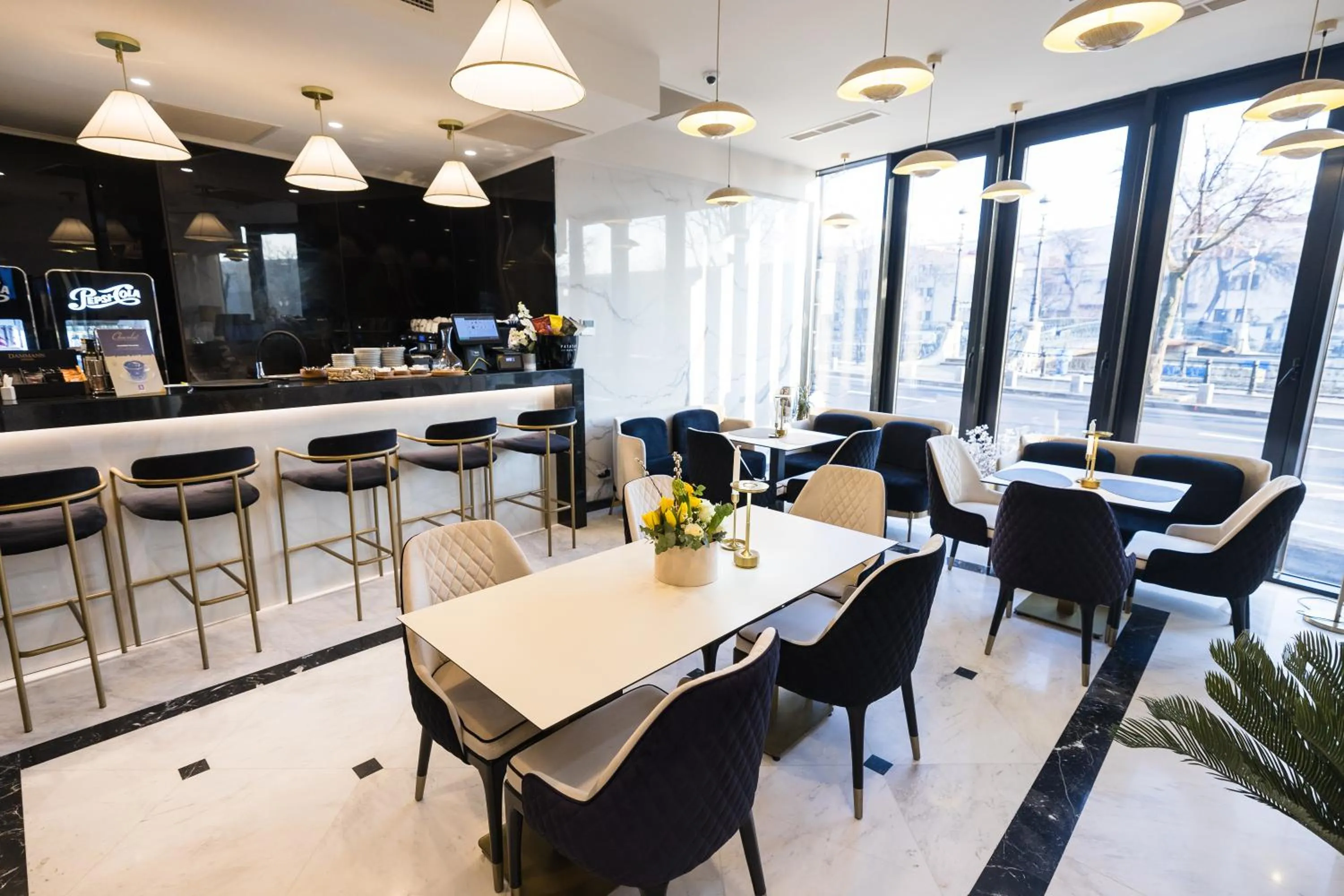 Lounge or bar in Le Blanc Cotroceni Hotel