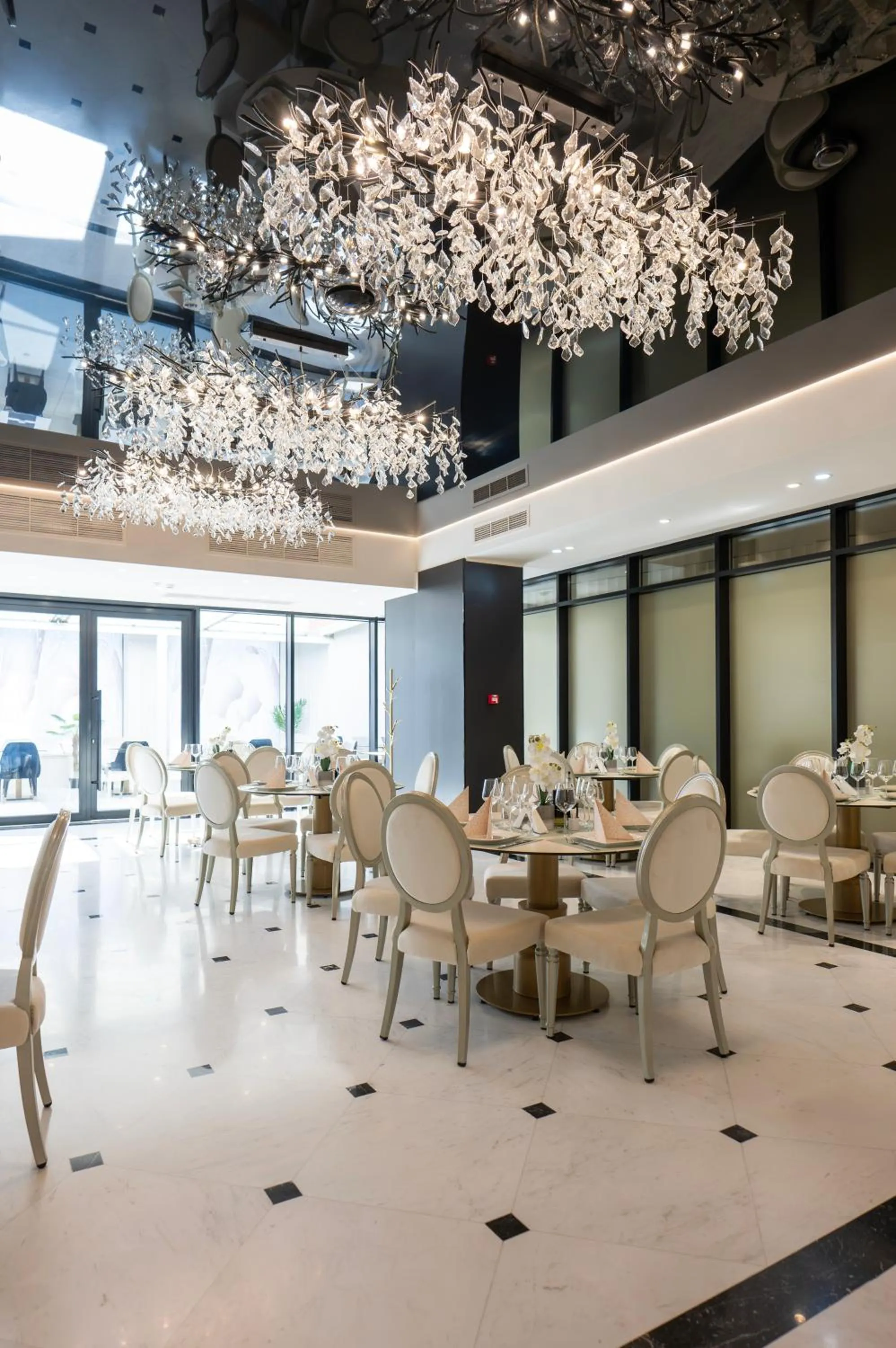 Restaurant/places to eat in Le Blanc Cotroceni Hotel