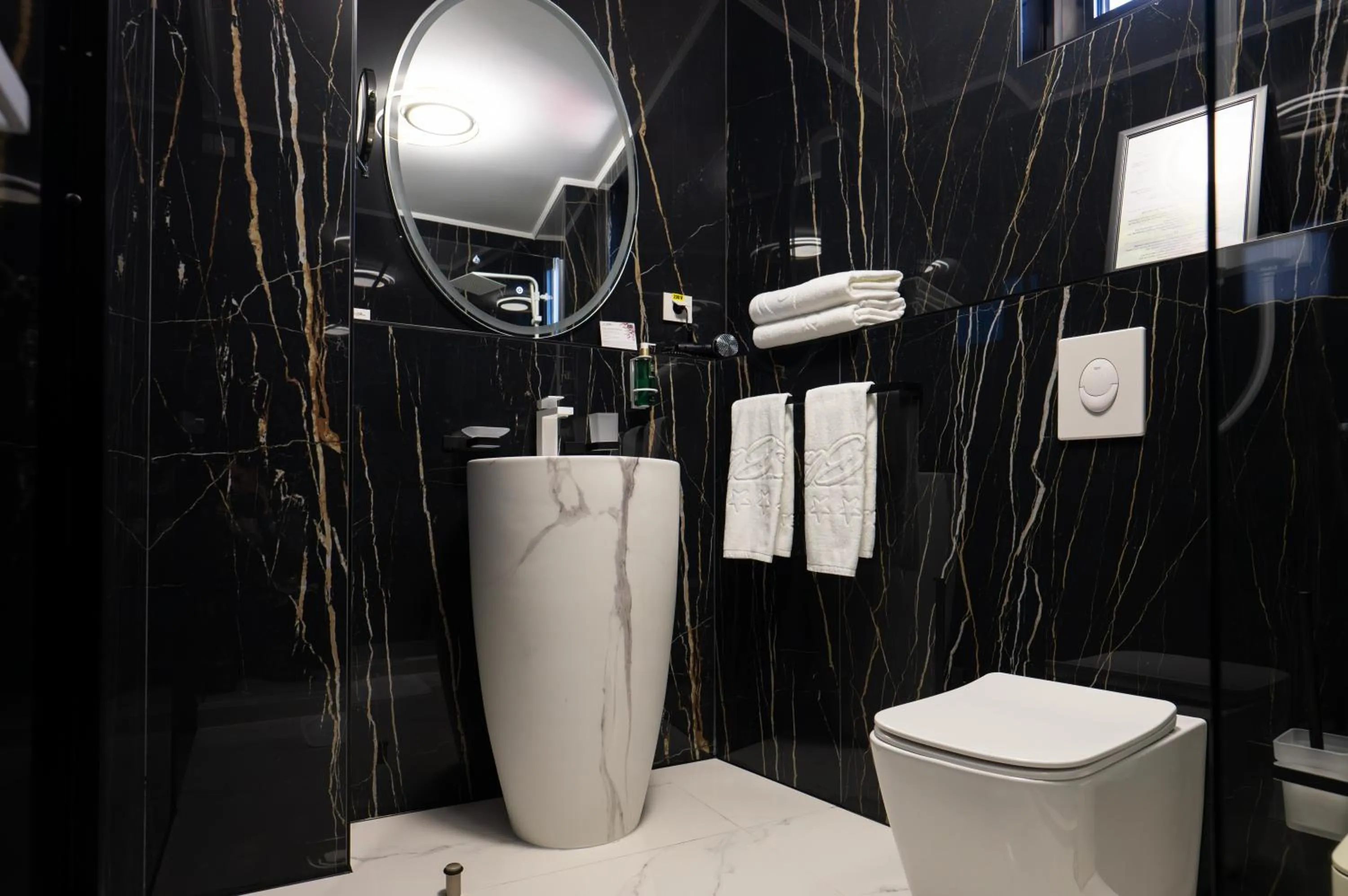 Bathroom in Le Blanc Cotroceni Hotel