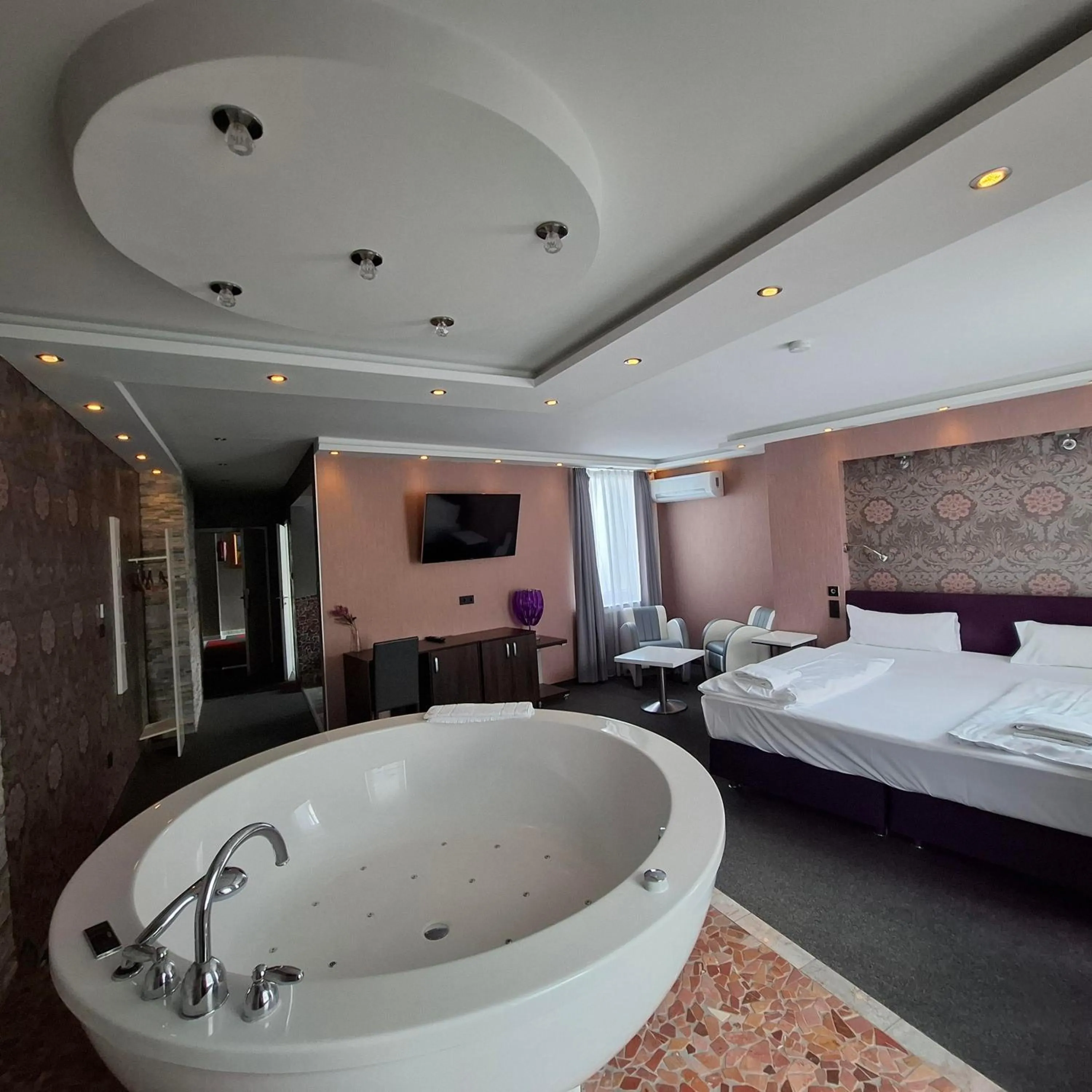 Hot Tub, Bed in Stay-Inn Bielefeld Zentrum