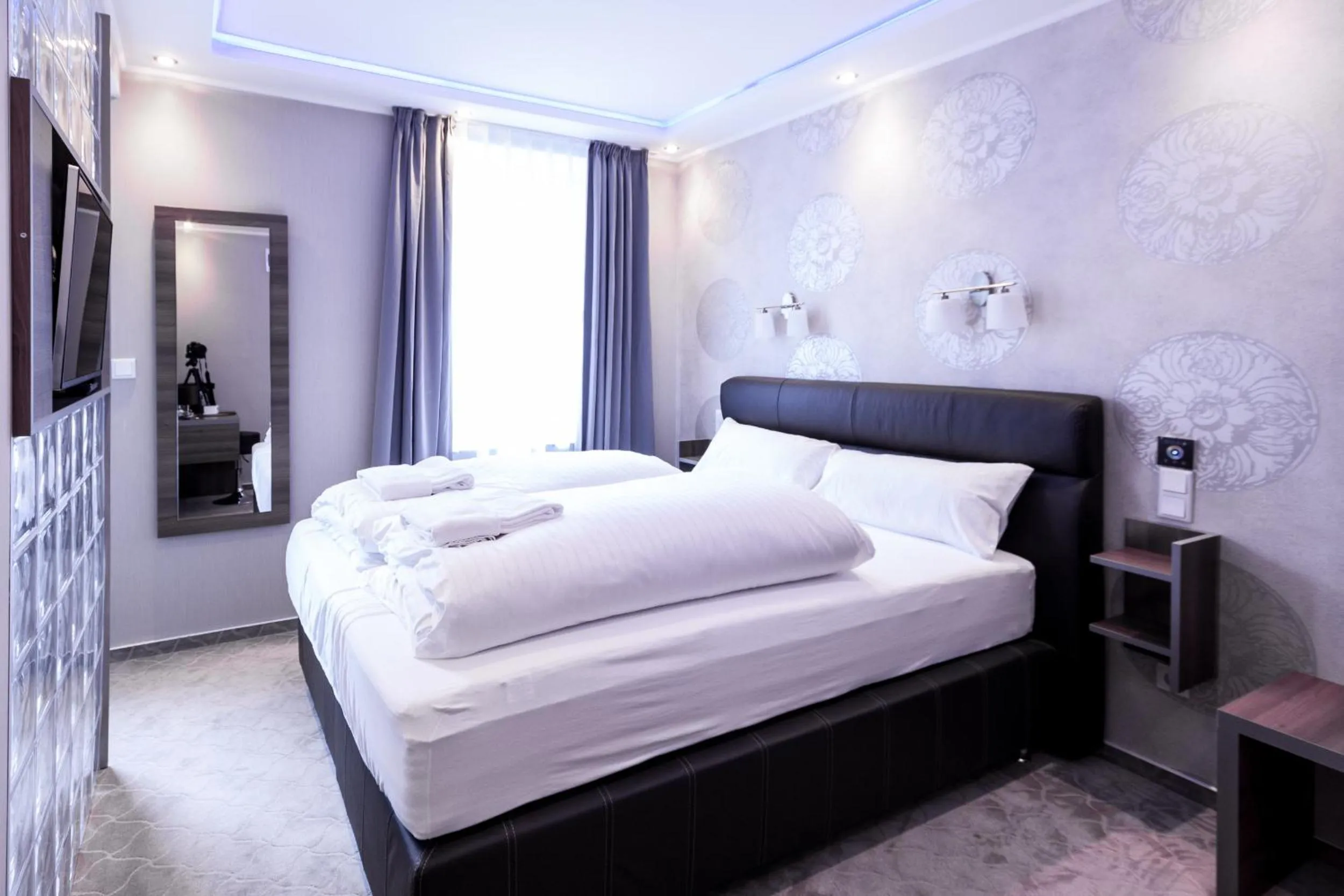 Photo of the whole room, Bed in Stay-Inn Bielefeld Zentrum