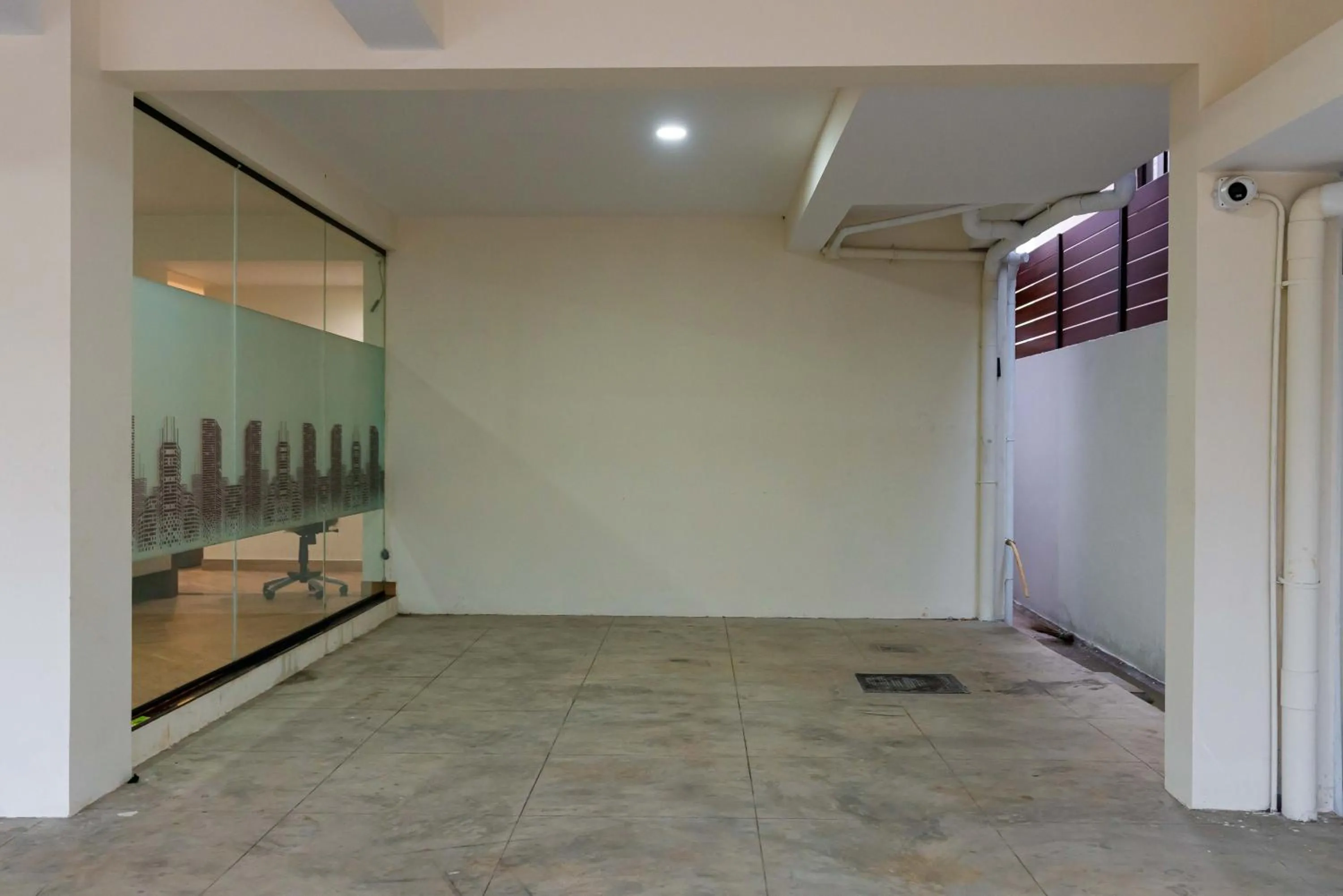 Parking in The Paradise International Hotel