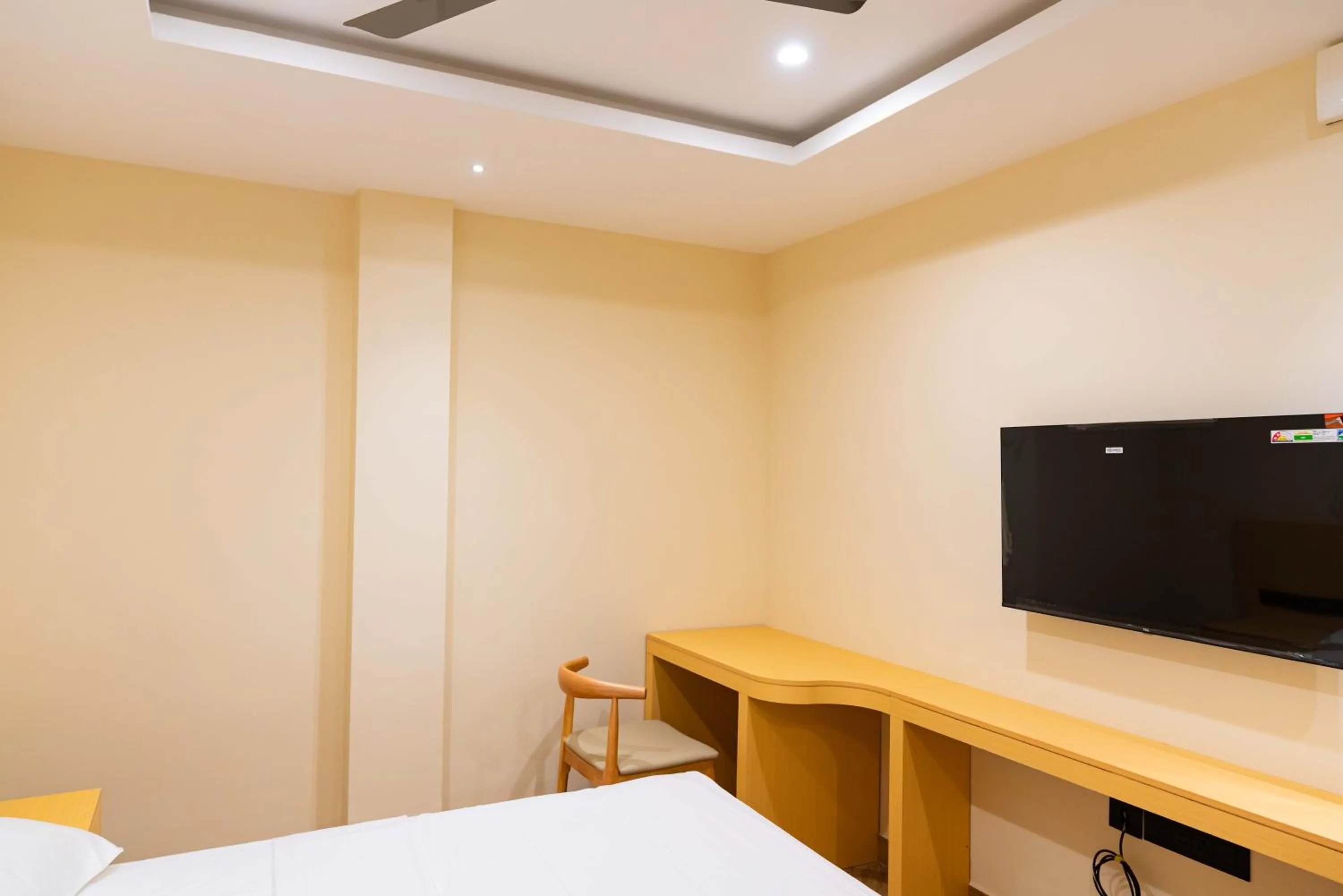 TV and multimedia, Bed in The Paradise International Hotel