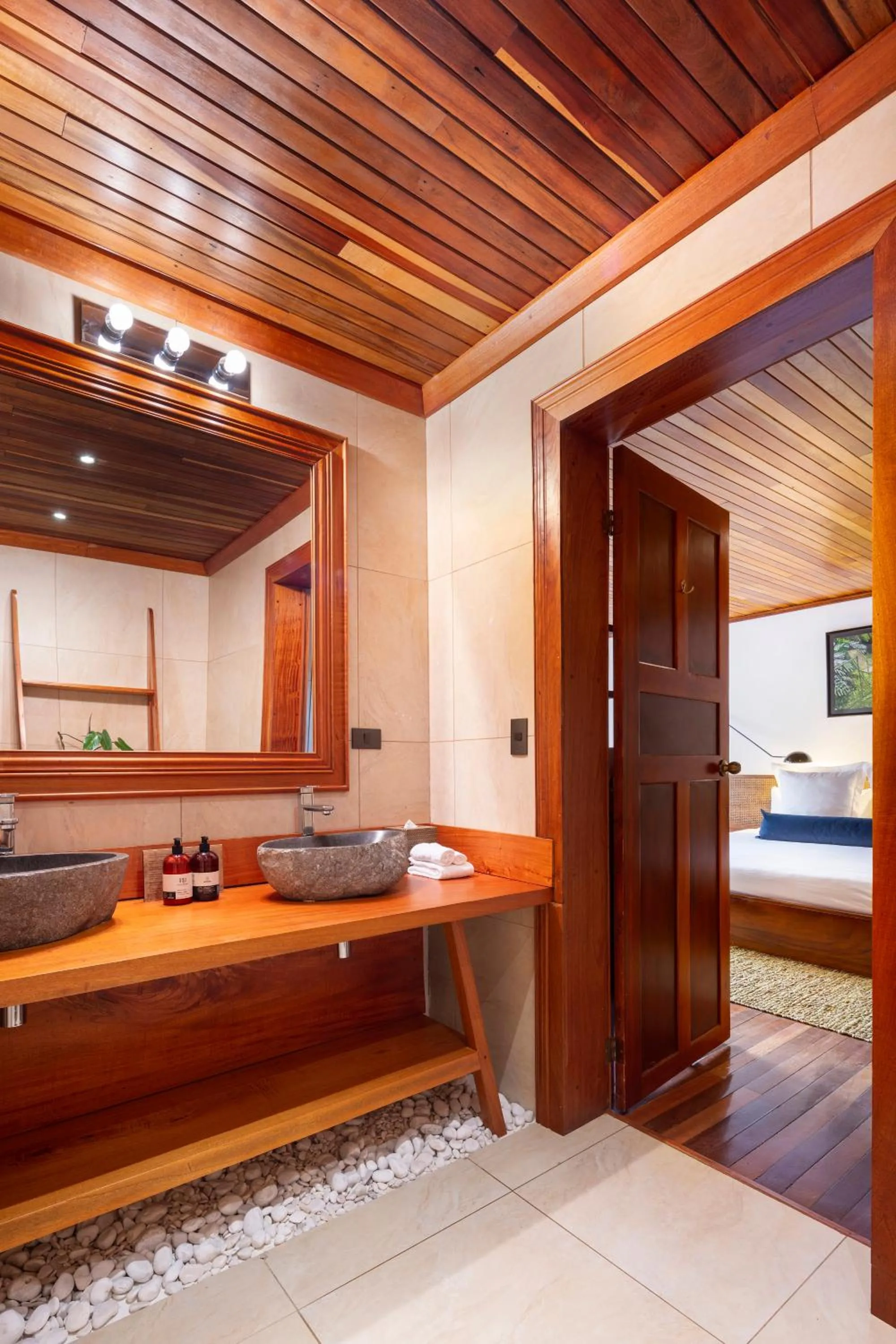 Bathroom, Bed in Hotel Belmar