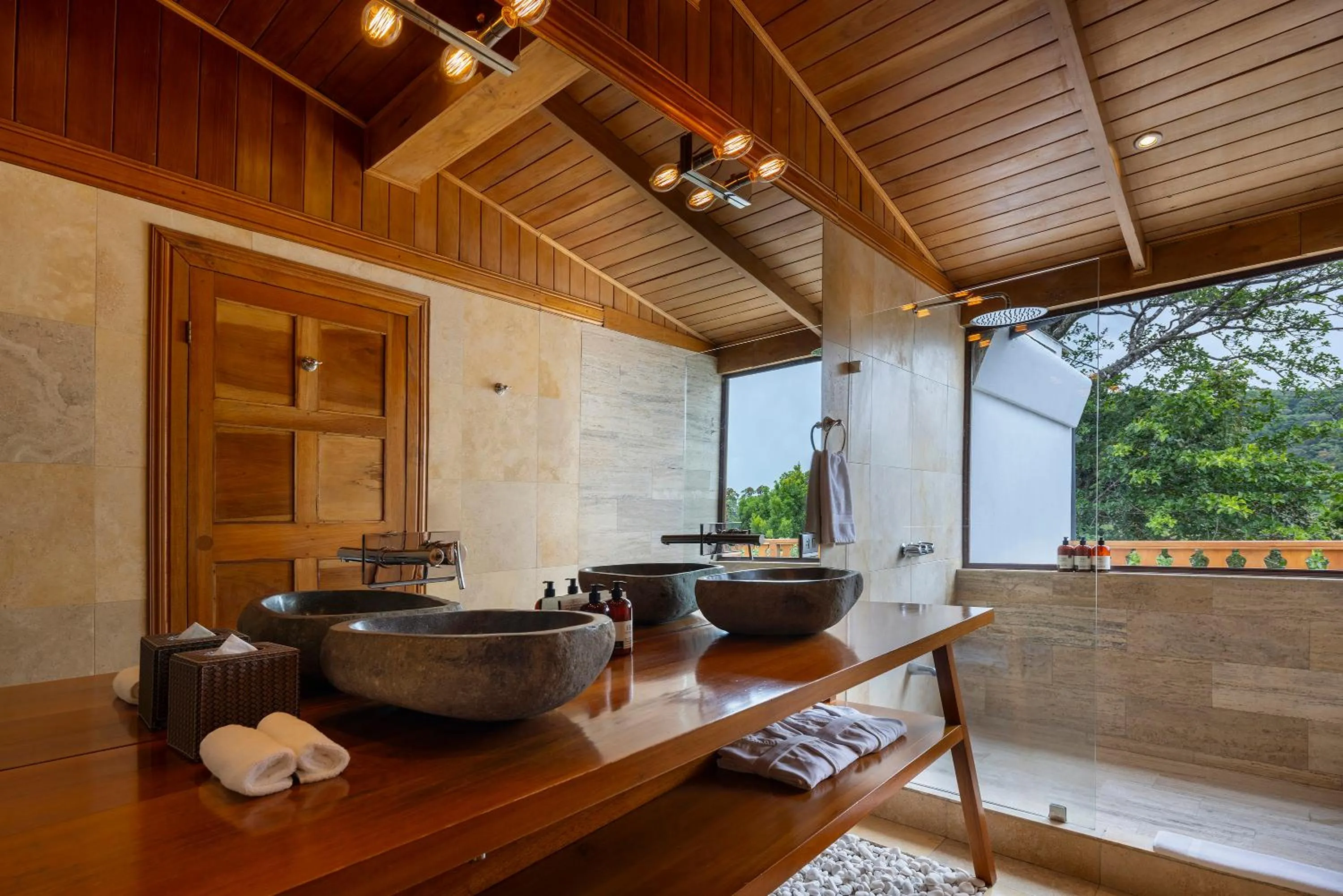 Shower in Hotel Belmar