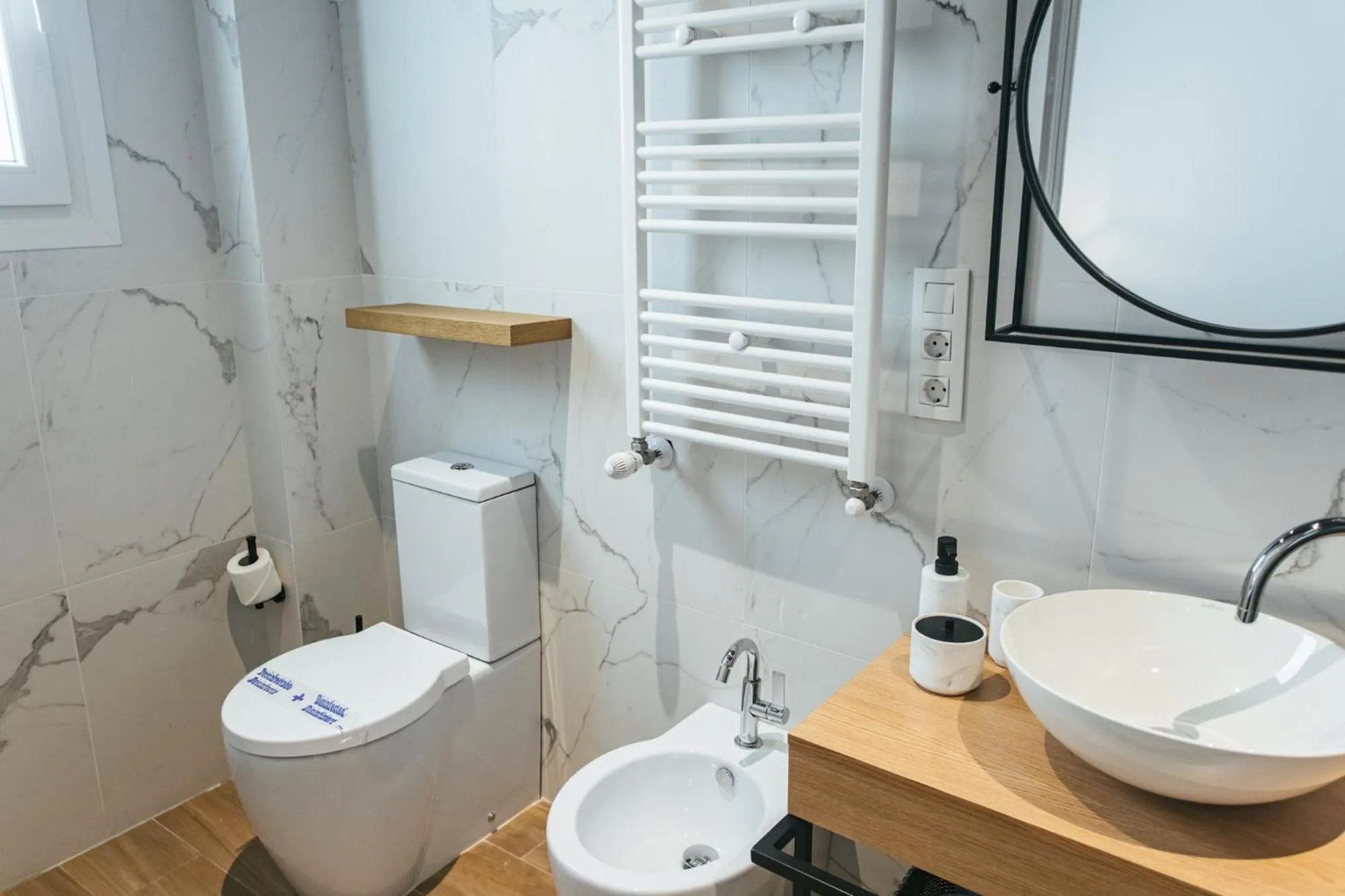 Bathroom in The Lucky Flats - Poeta Quintana