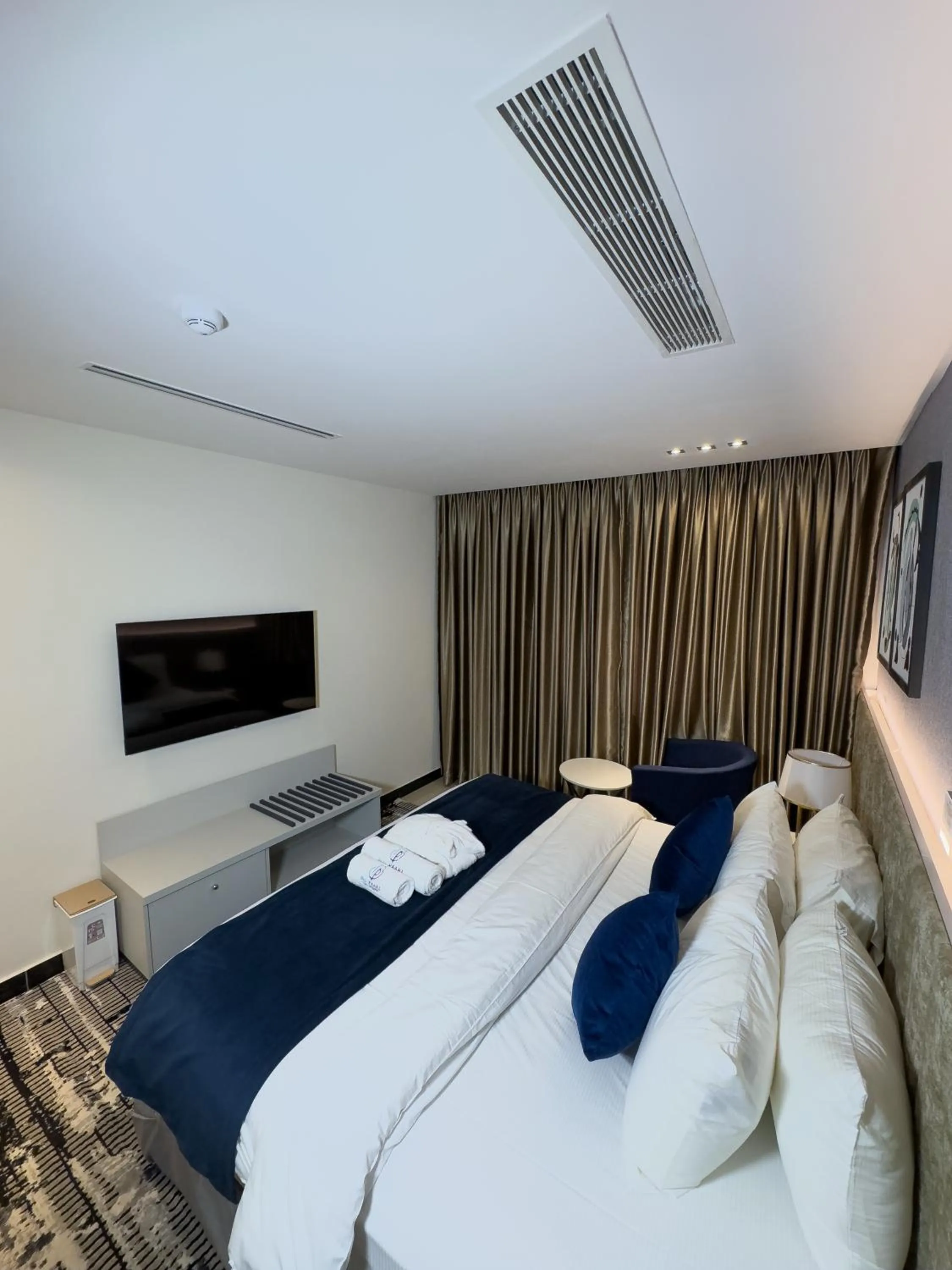 Bed in Blu Pearl Hotel & Residence