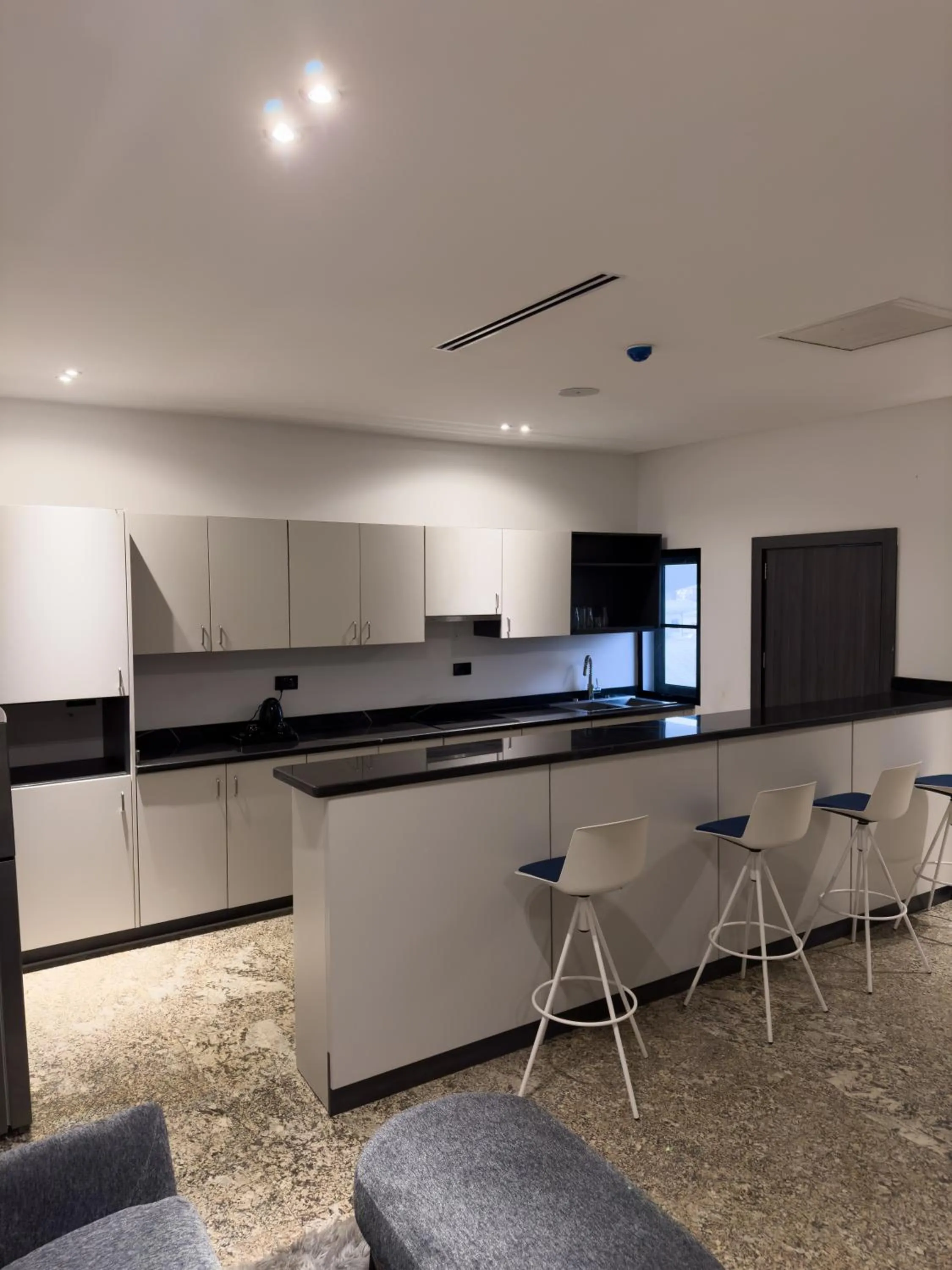 Kitchen or kitchenette in Blu Pearl Hotel & Residence