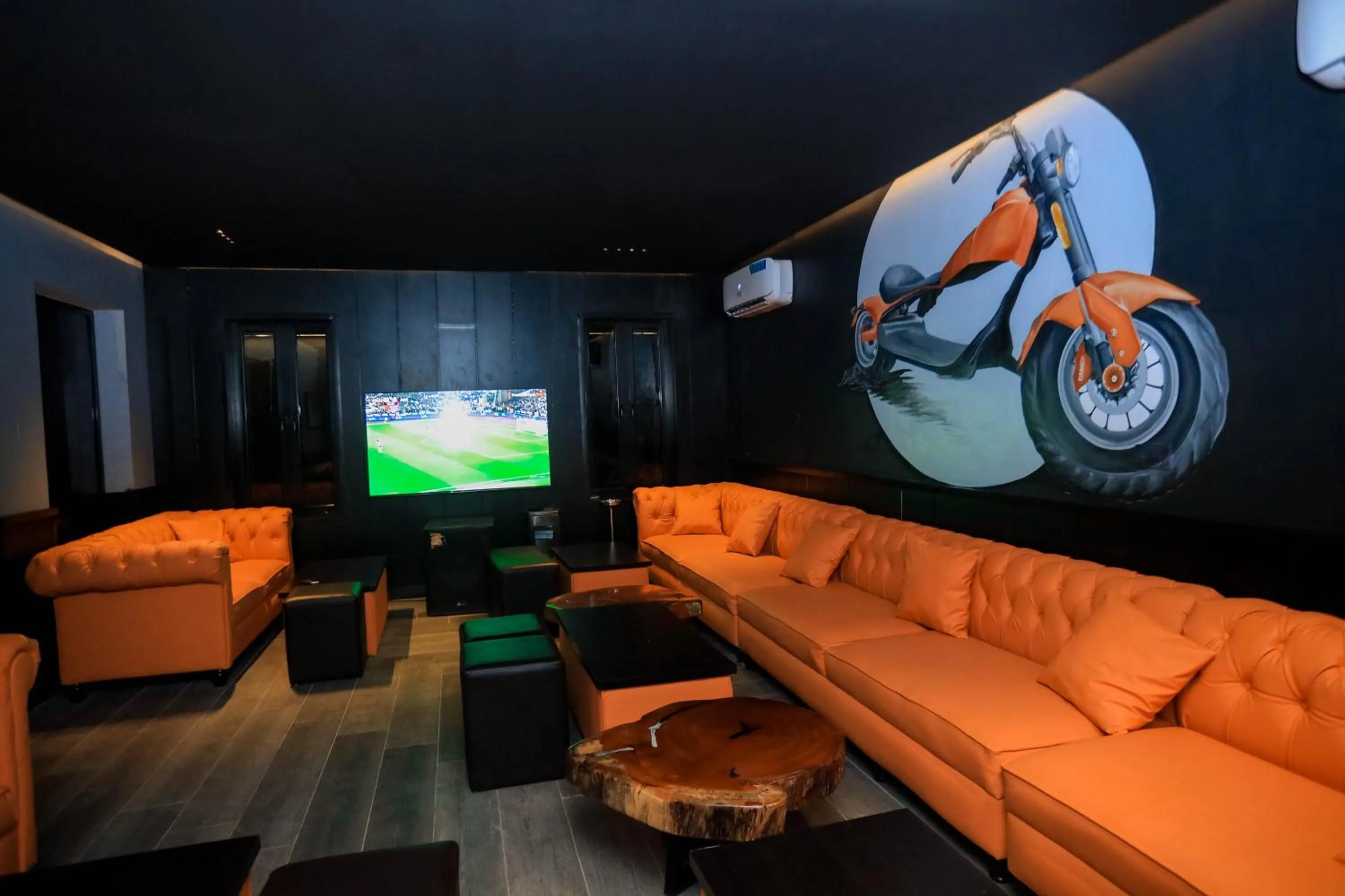 Communal lounge/ TV room in Blu Pearl Hotel & Residence