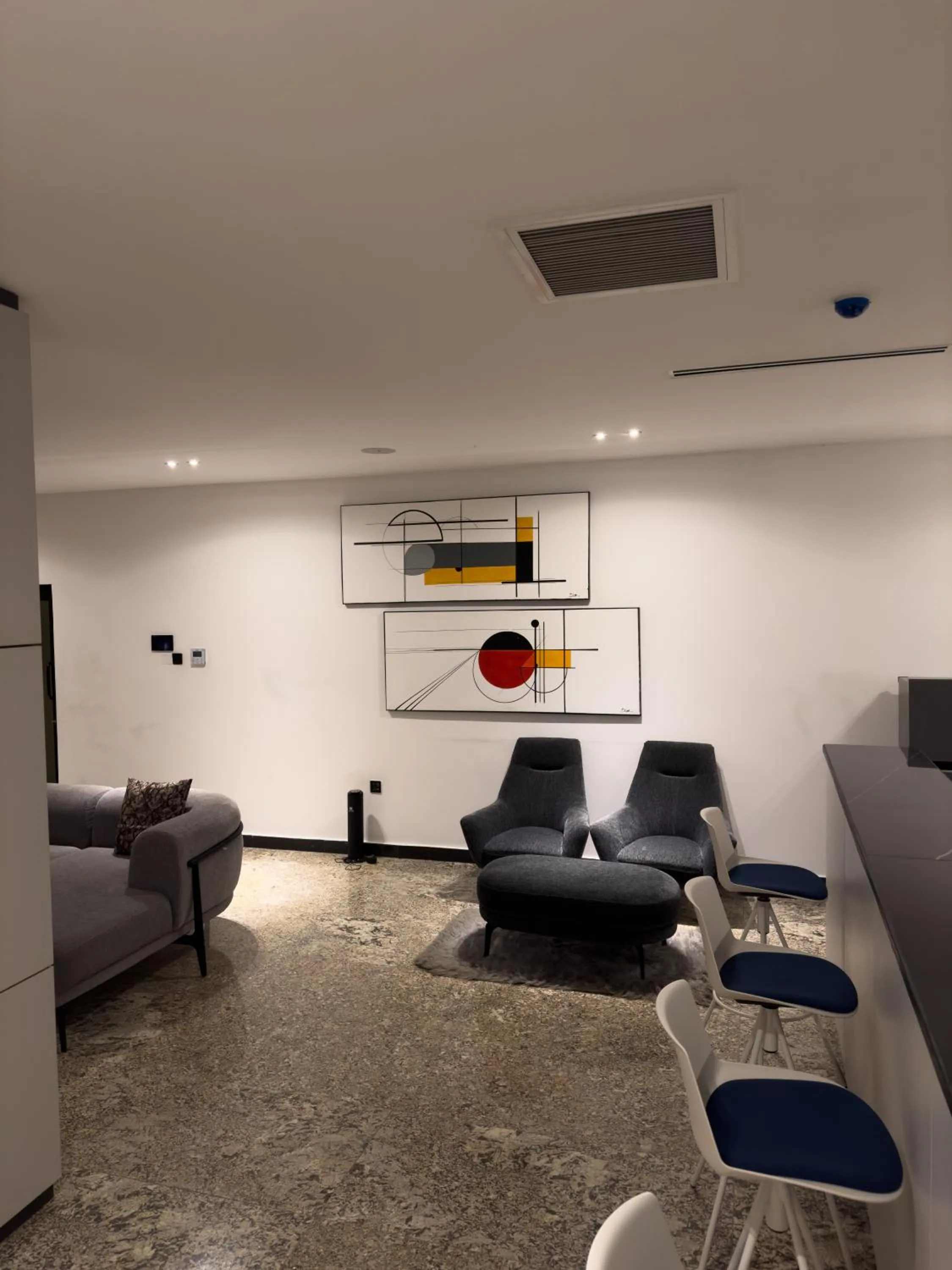 TV and multimedia in Blu Pearl Hotel & Residence