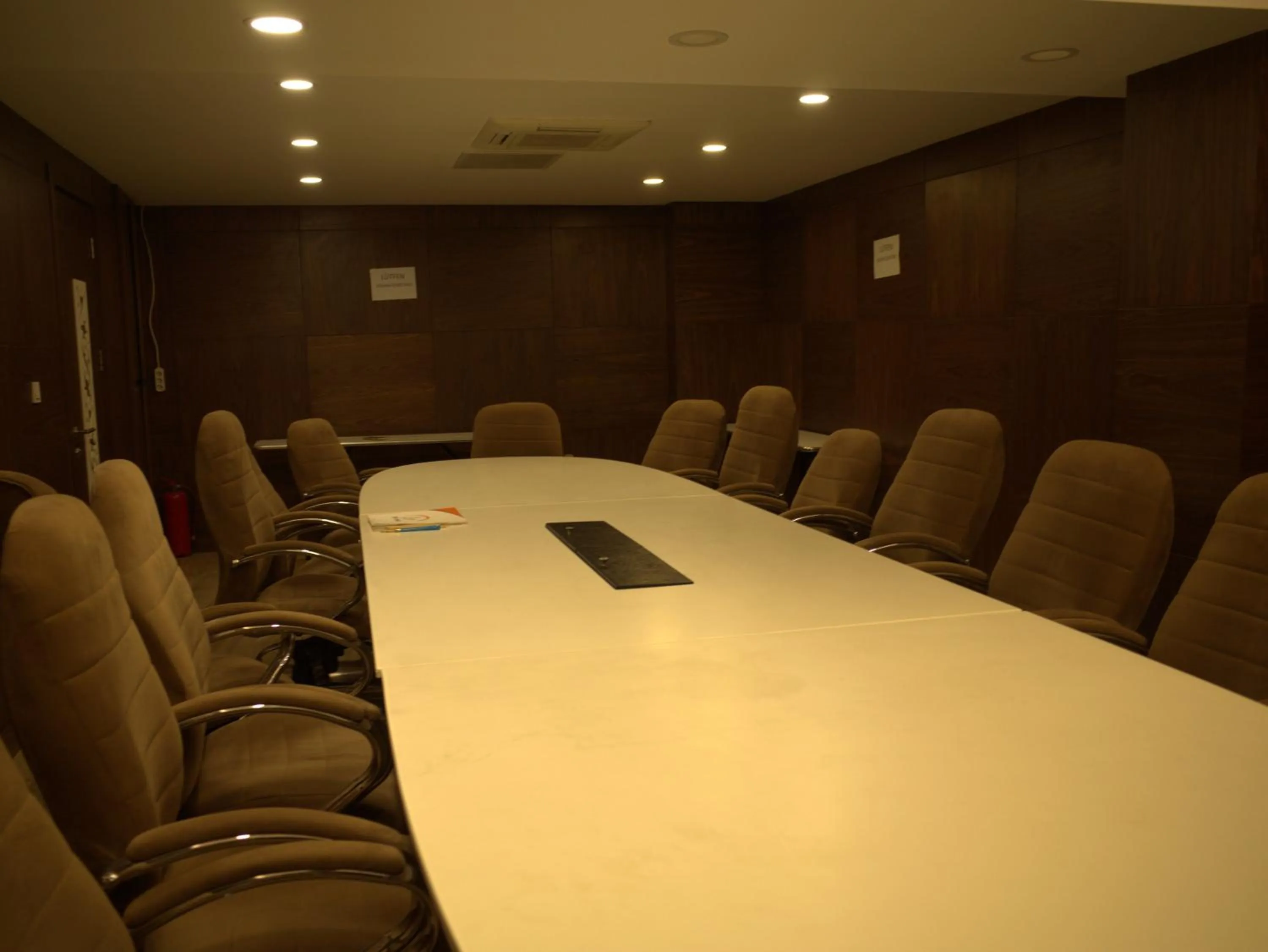 Business facilities in Liv Suit Hotel