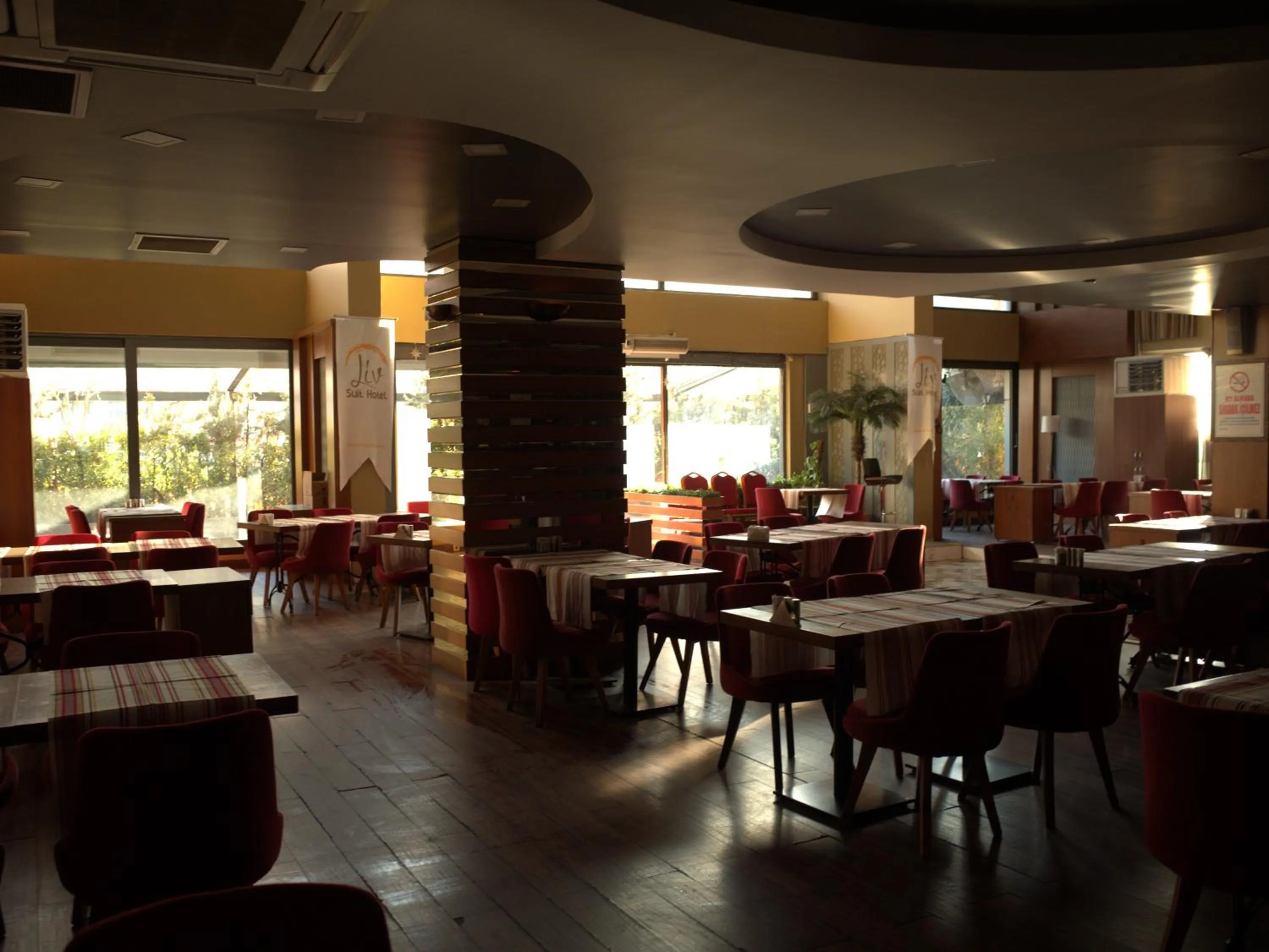 Restaurant/places to eat in Liv Suit Hotel