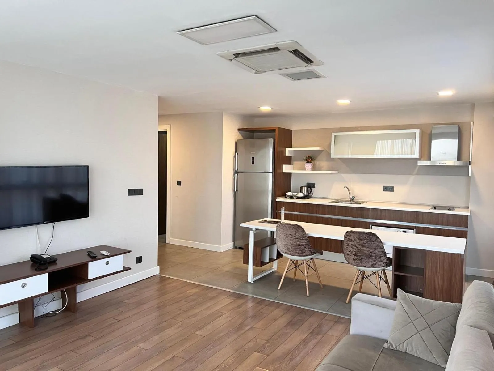 Kitchen or kitchenette in Liv Suit Hotel