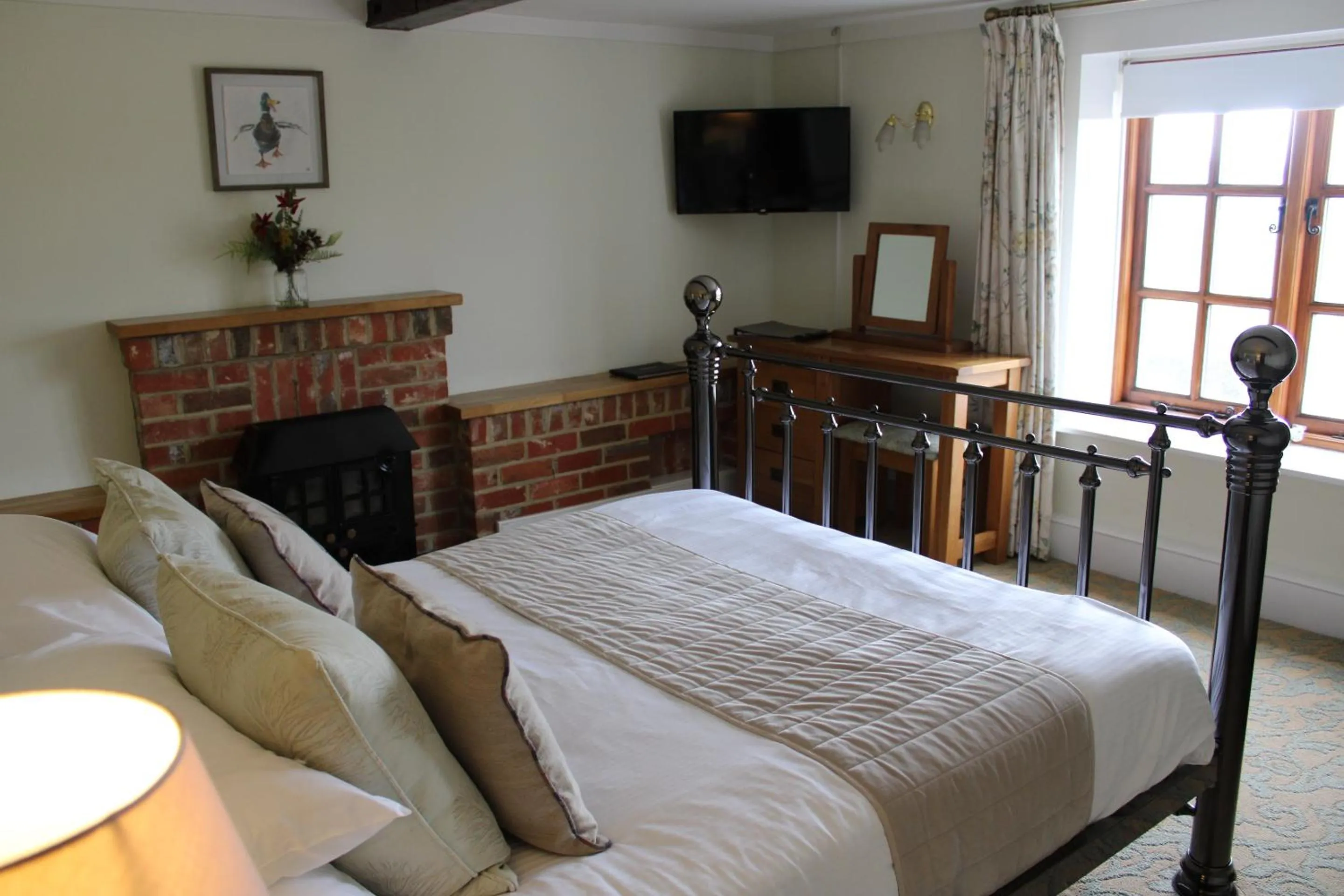 Bedroom, Bed in The Chequers Inn