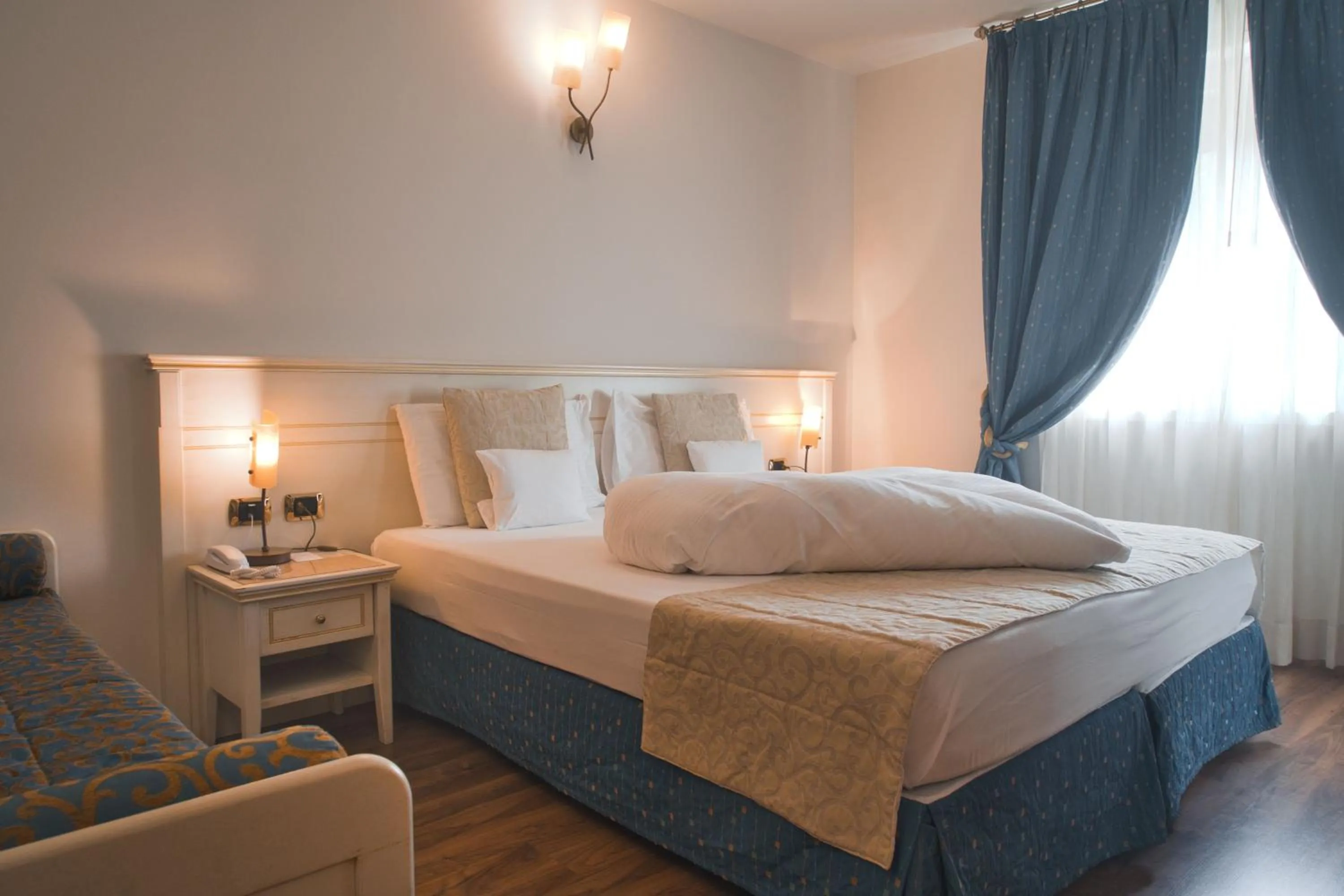 Bedroom, Bed in Villa Nicolli Romantic Spa Resort - Adults Only
