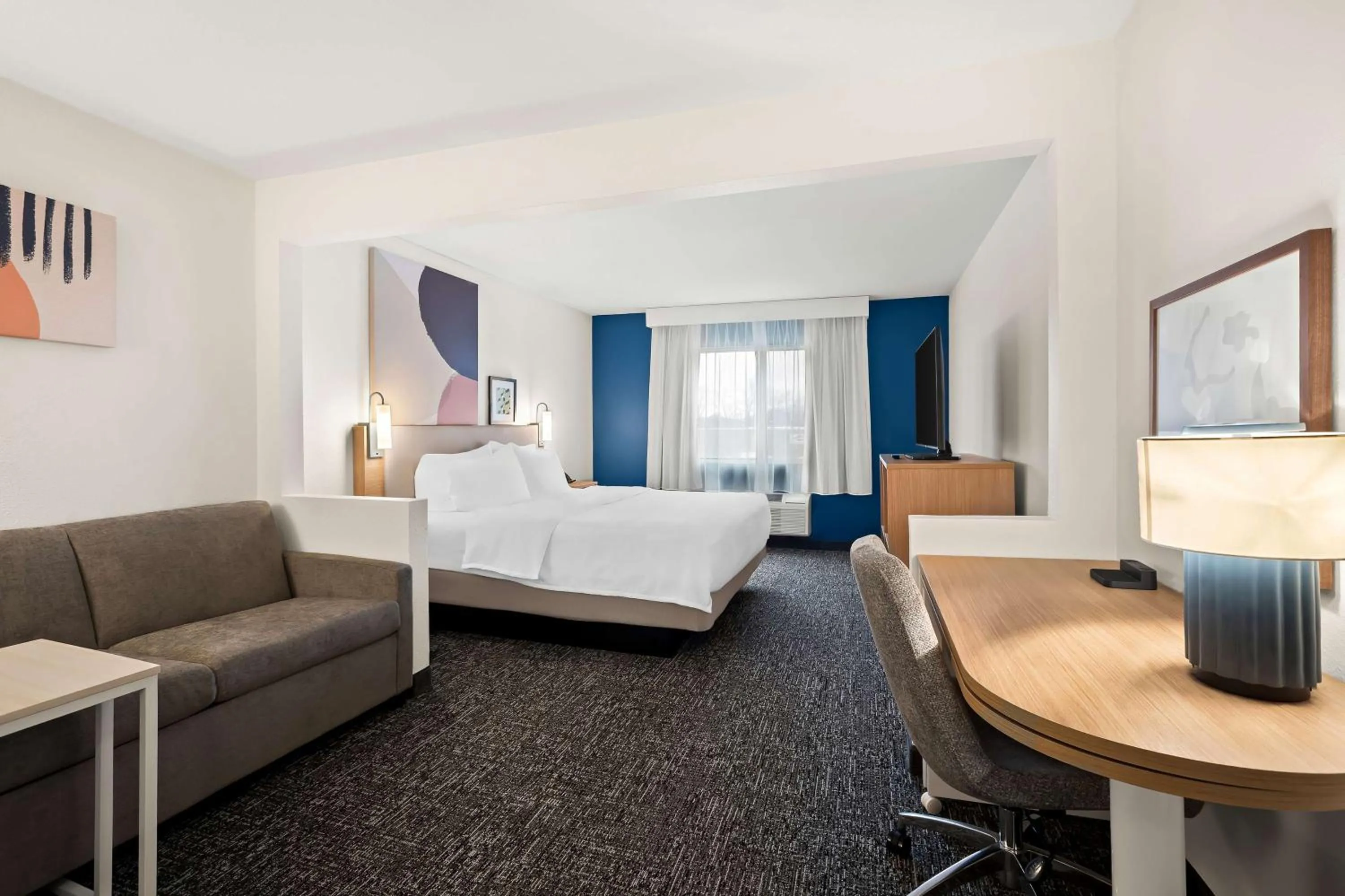 Bedroom, Bed in Spark By Hilton Moline Quad Cities