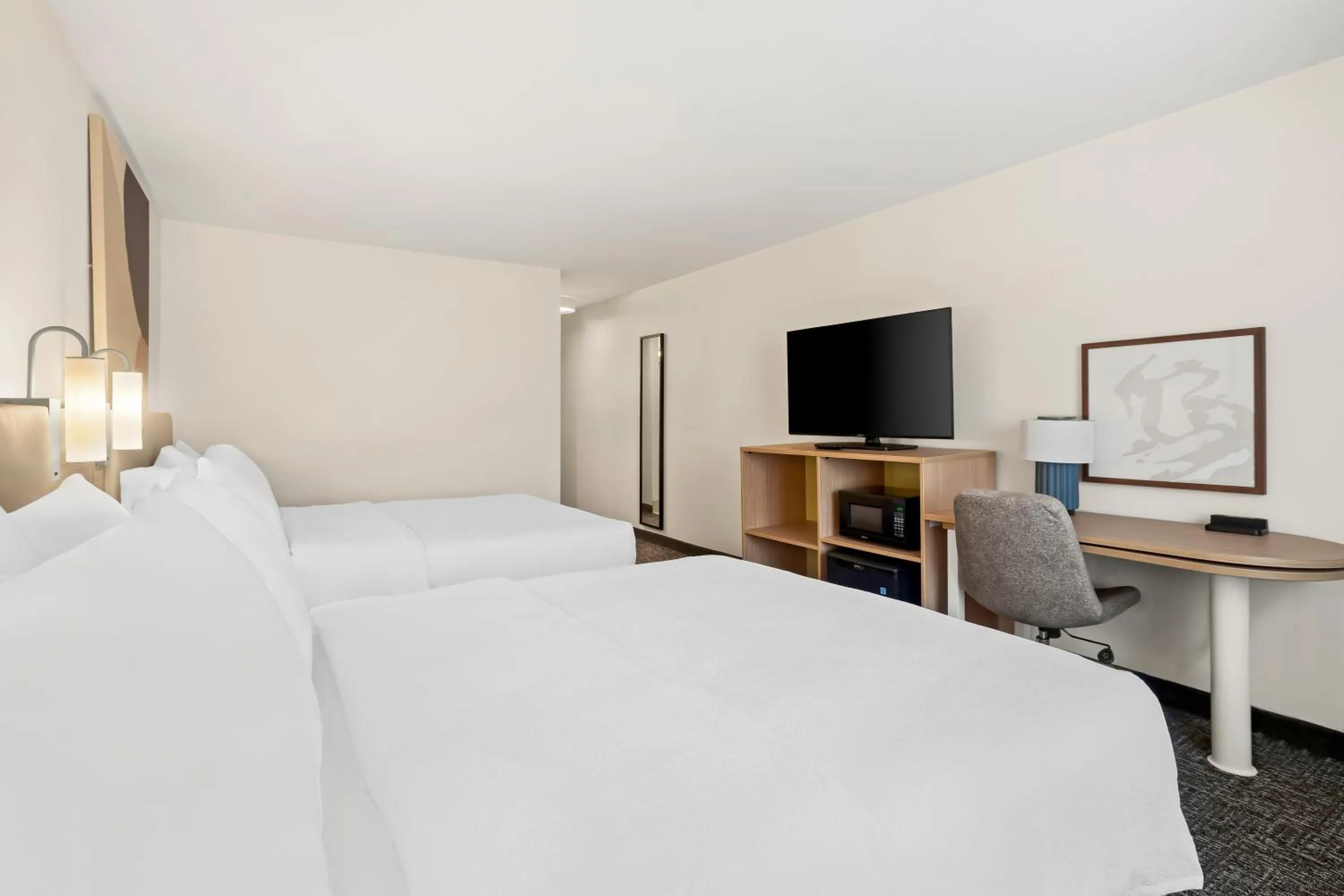Bedroom, Bed in Spark By Hilton Moline Quad Cities