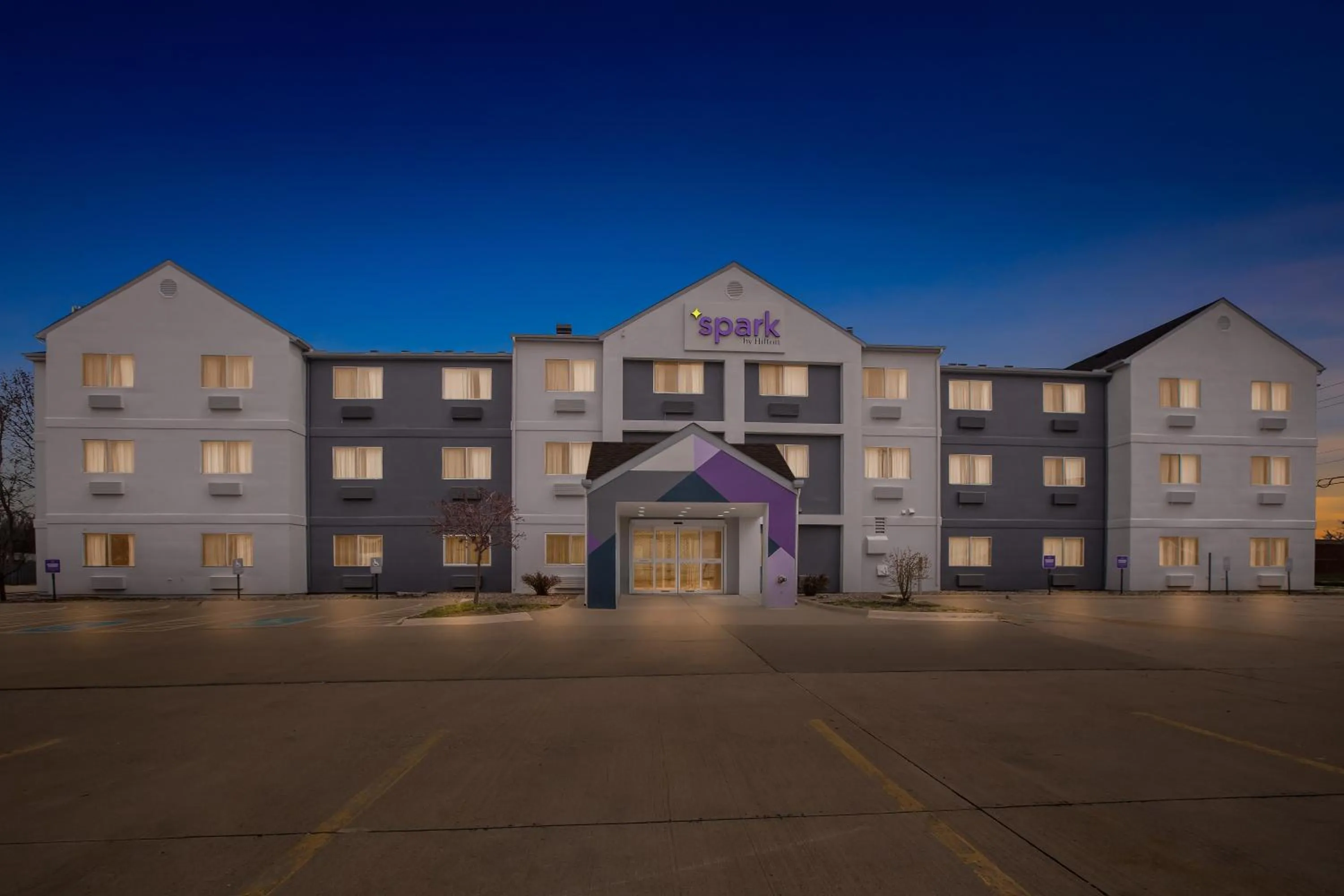 Property building in Spark By Hilton Moline Quad Cities