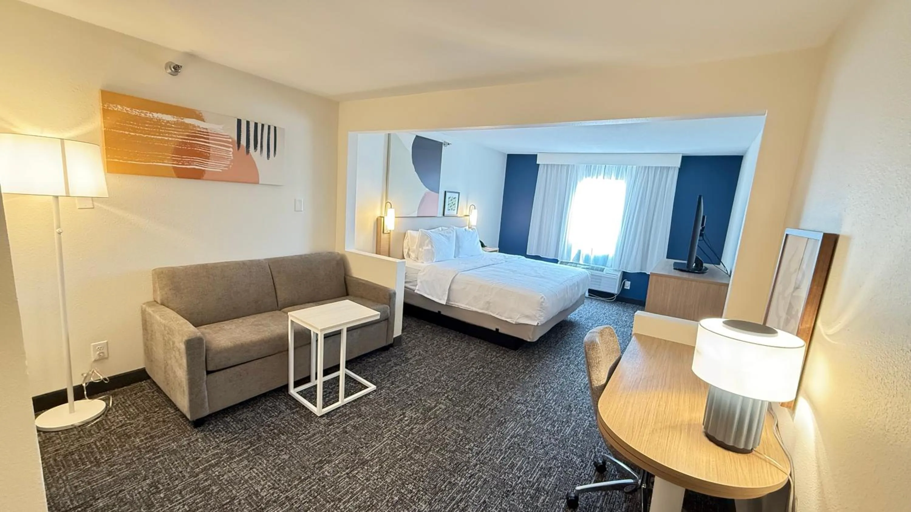 Photo of the whole room, Bed in Spark By Hilton Moline Quad Cities