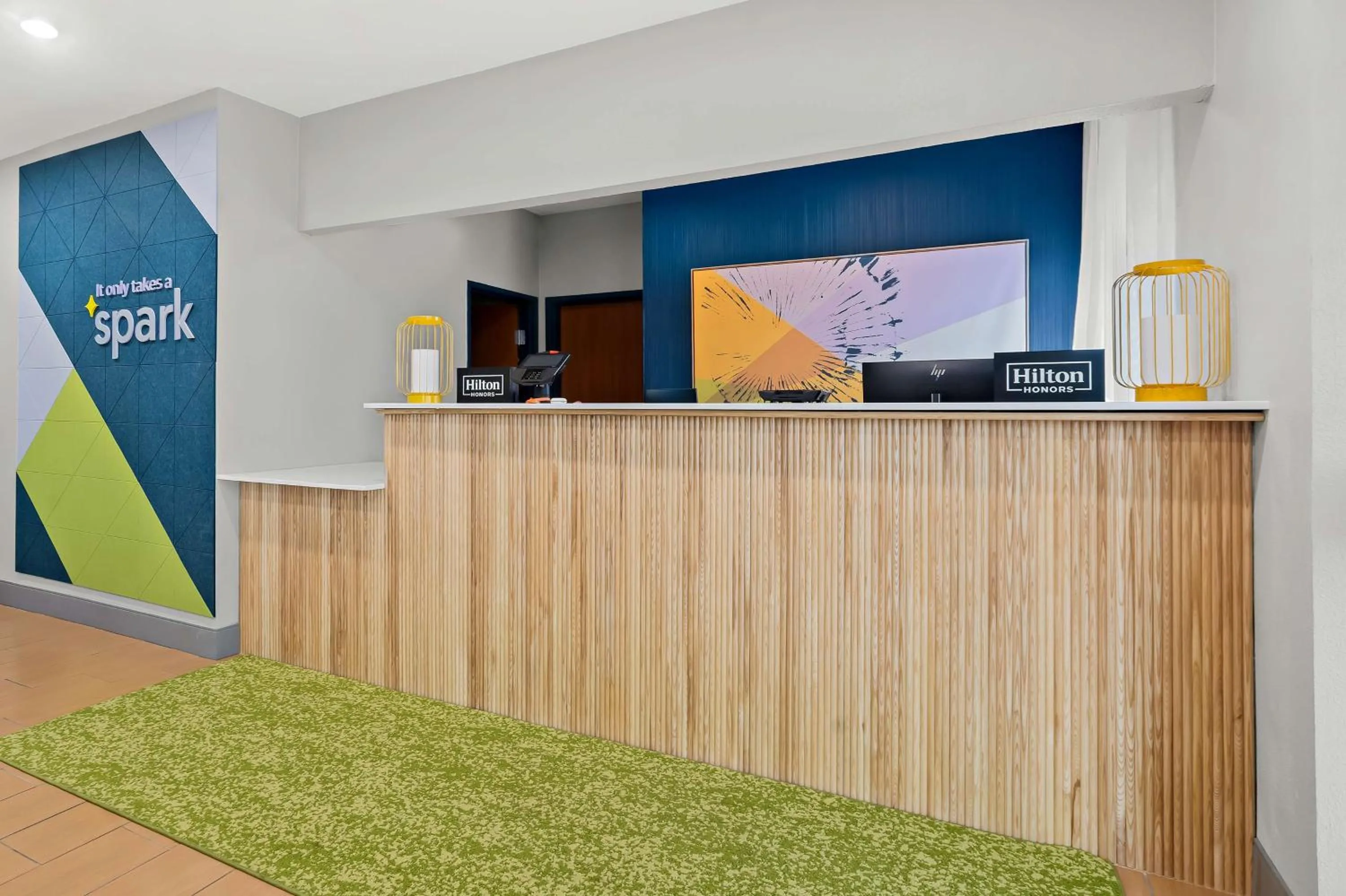 Lobby or reception in Spark By Hilton Moline Quad Cities