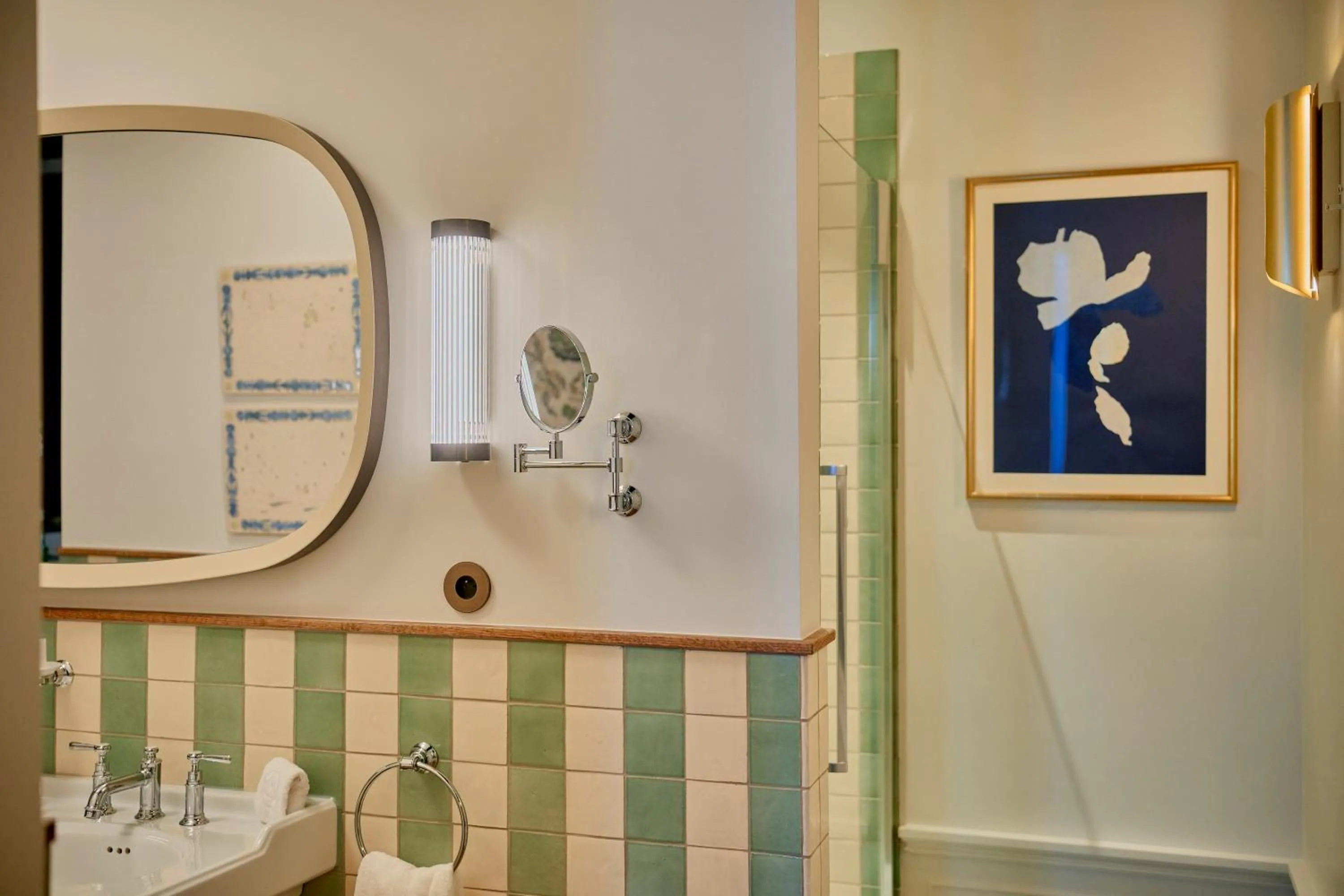 Bathroom in Faubourg 21 - The Leading Hotels of the World