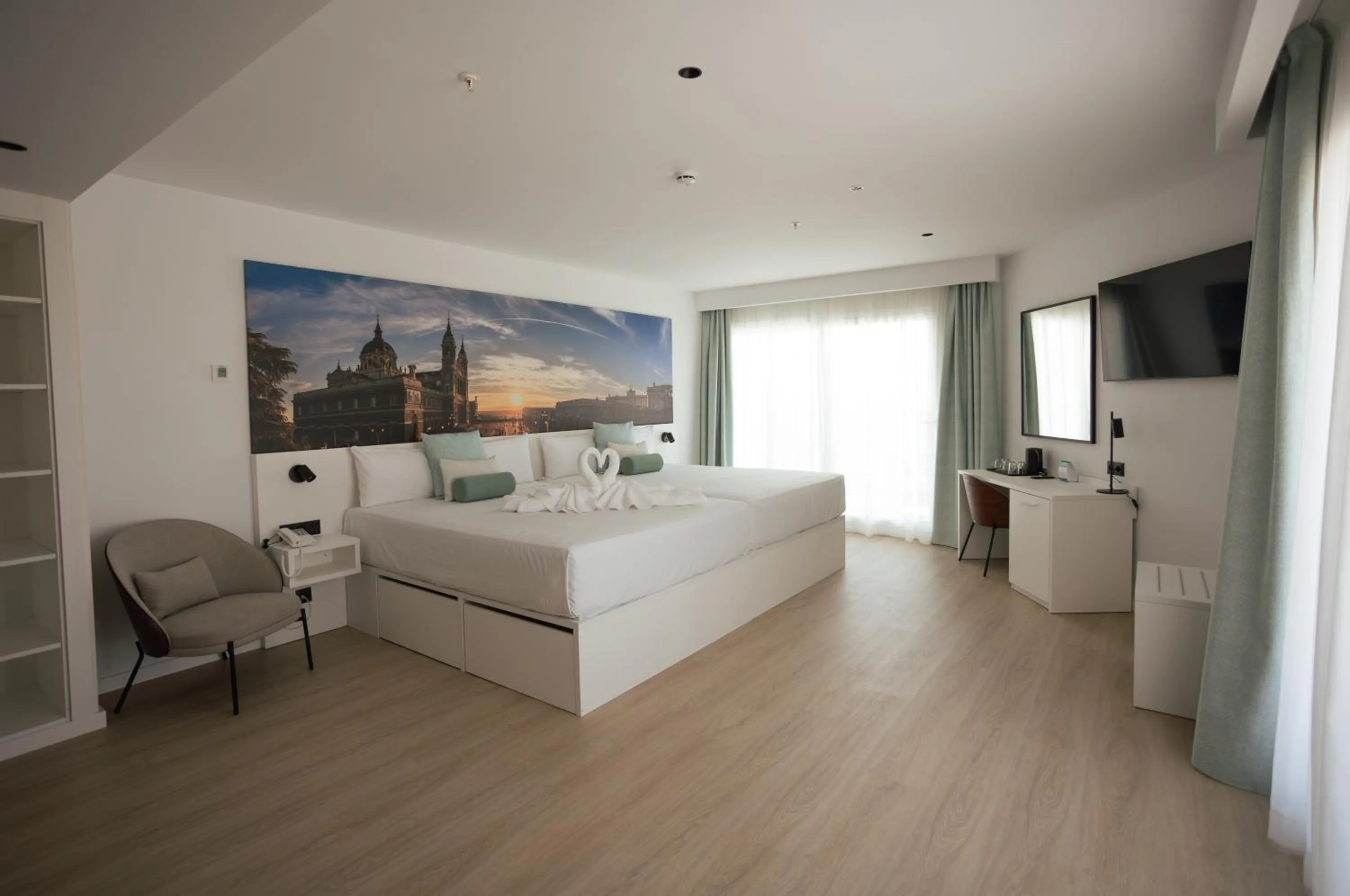 Bed in Hotel Villa España