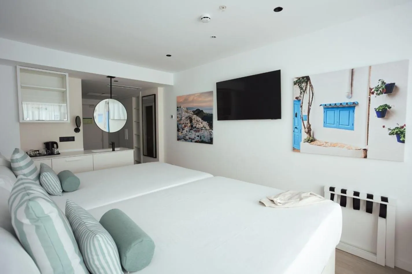 Bed in Hotel Villa España