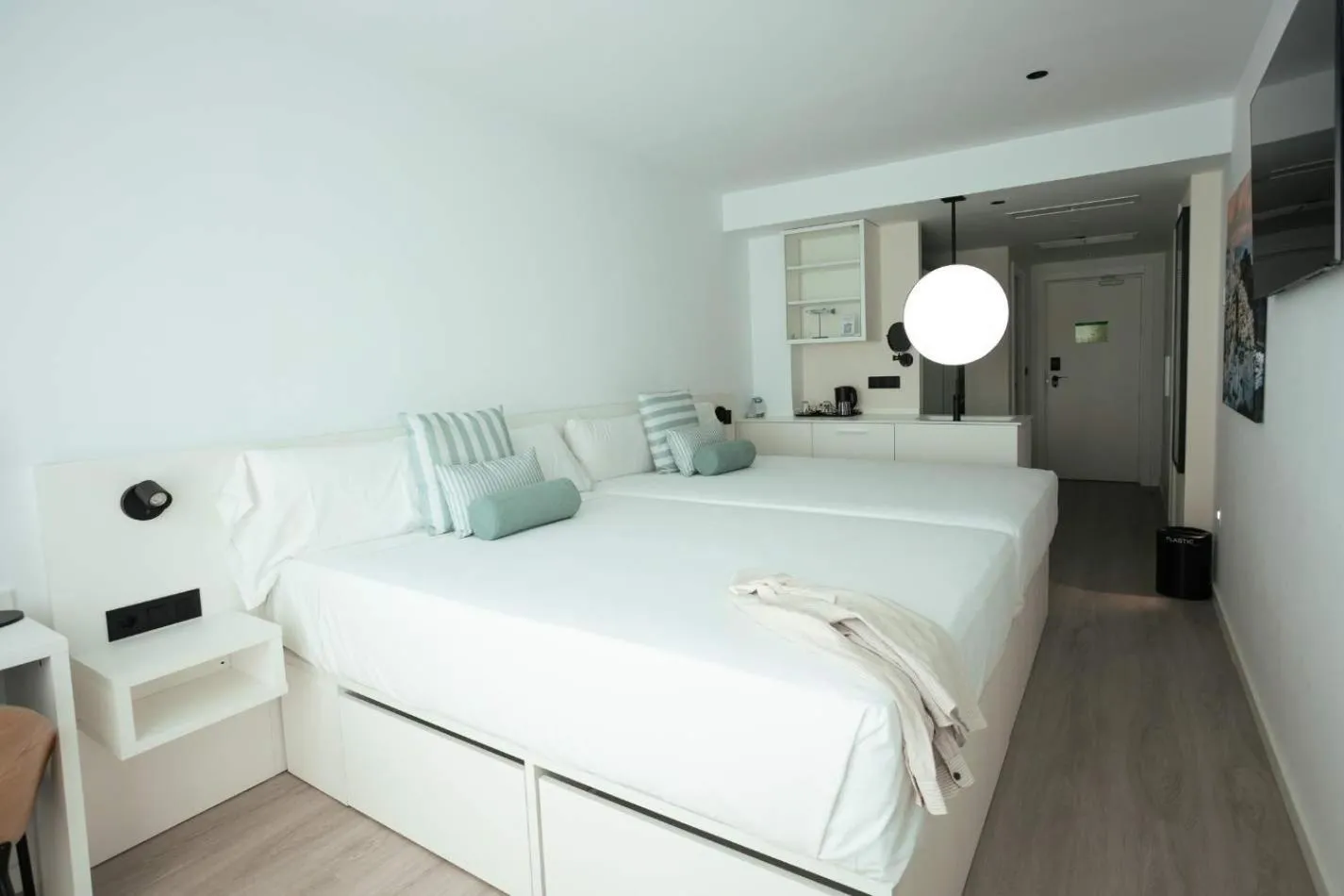 Bed in Hotel Villa España