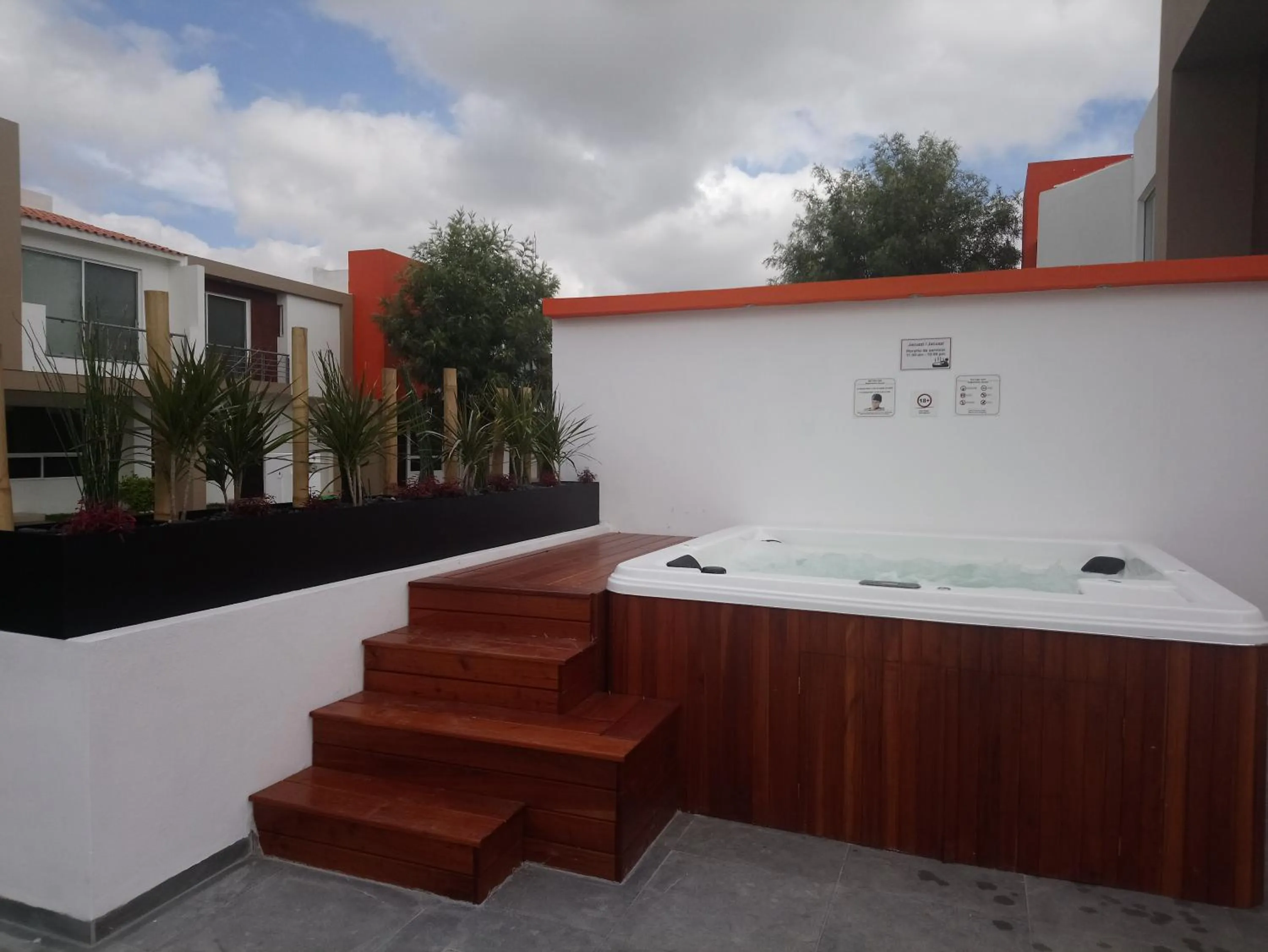 Hot Tub in Redwood Villas Zona Industrial San Luis Potosi