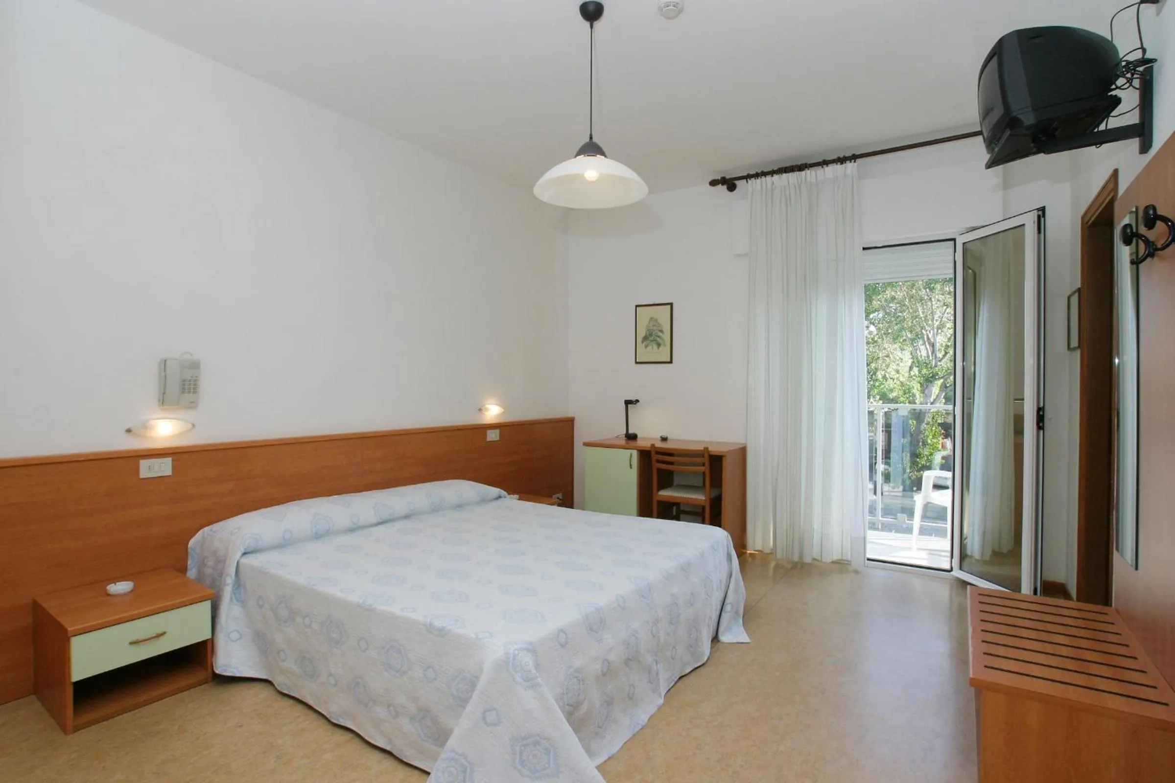 Bedroom, Bed in Hotel Domingo