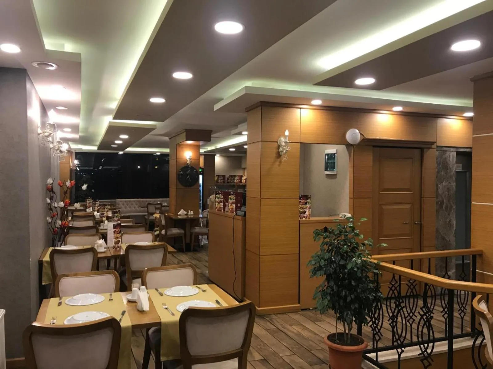 Restaurant/places to eat in Marmara Place Old City Hotel