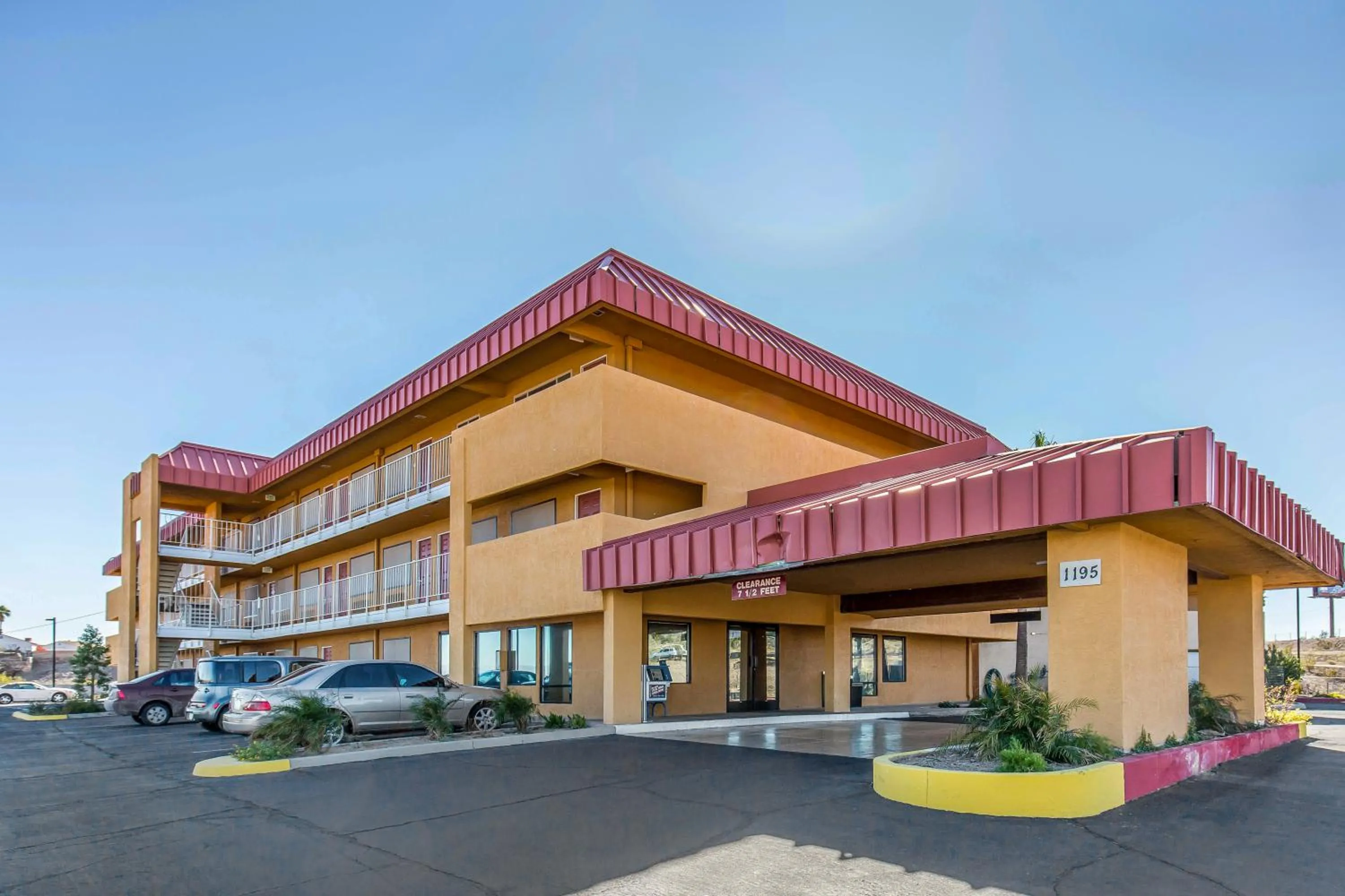 Facade/entrance in Quality Inn Needles