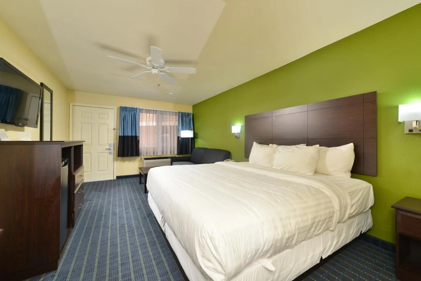 Bedroom, Bed in Quality Inn Needles