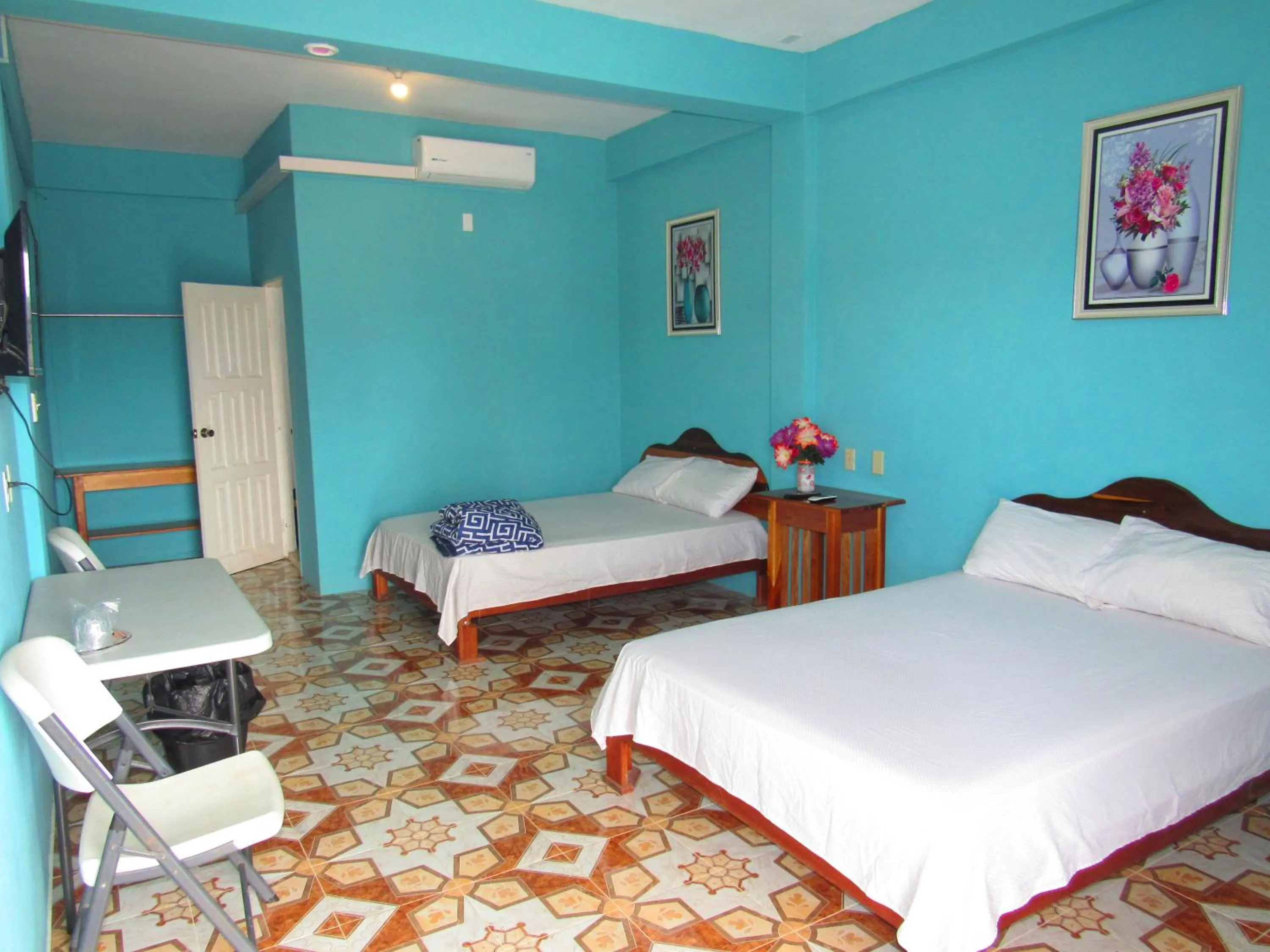 Photo of the whole room, Bed in SARTENEJA Inn
