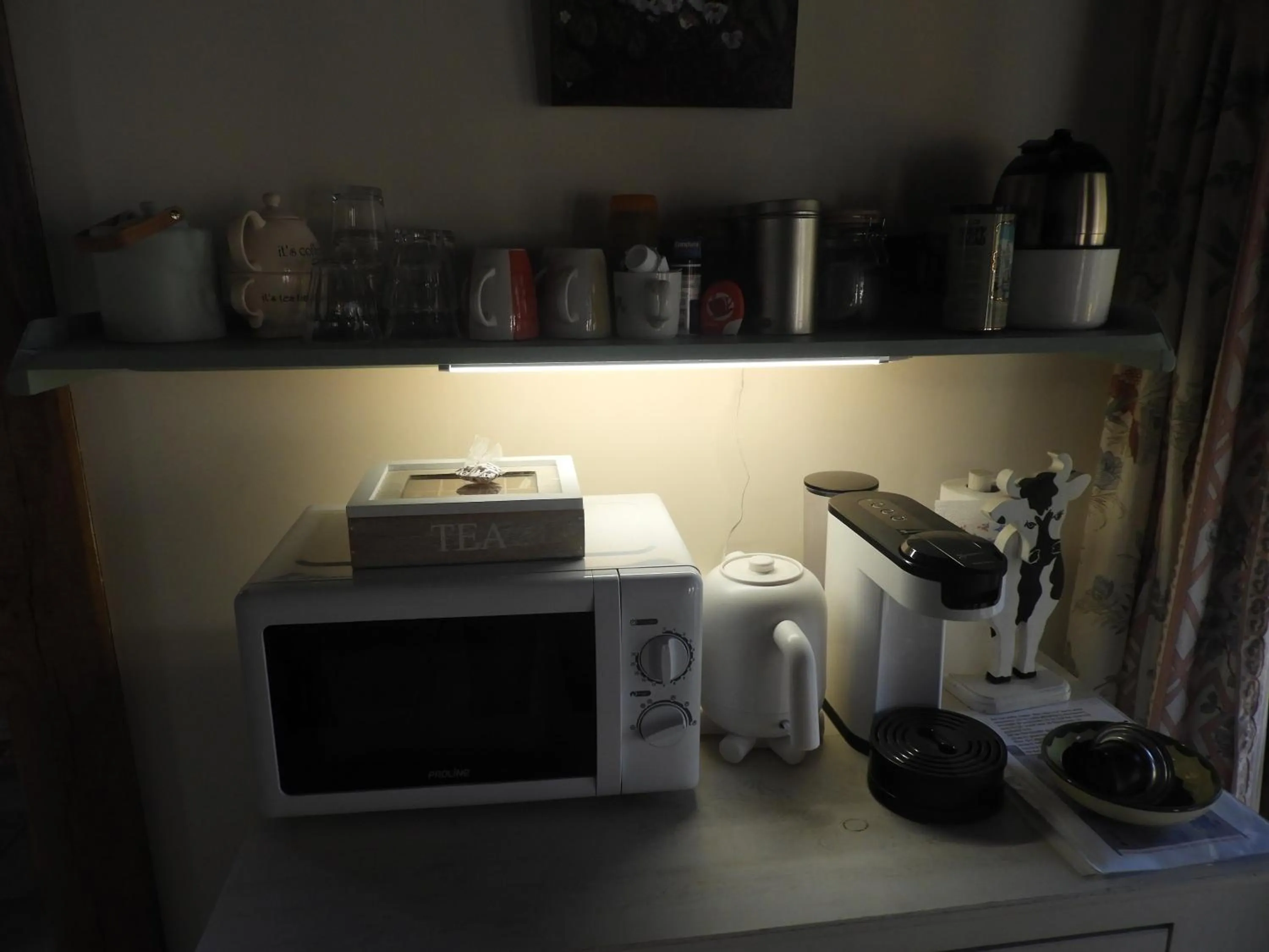 Coffee/tea facilities in Bed&Breakfast 't Eikeltje