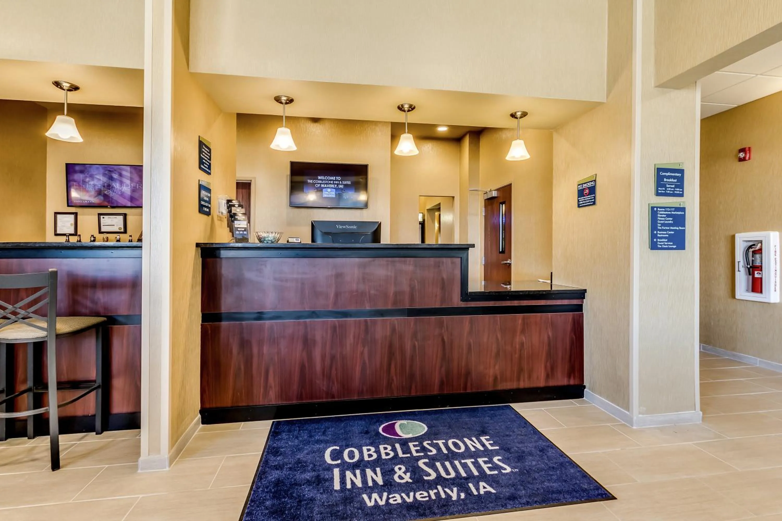 Lobby or reception in Cobblestone Inn & Suites - Waverly