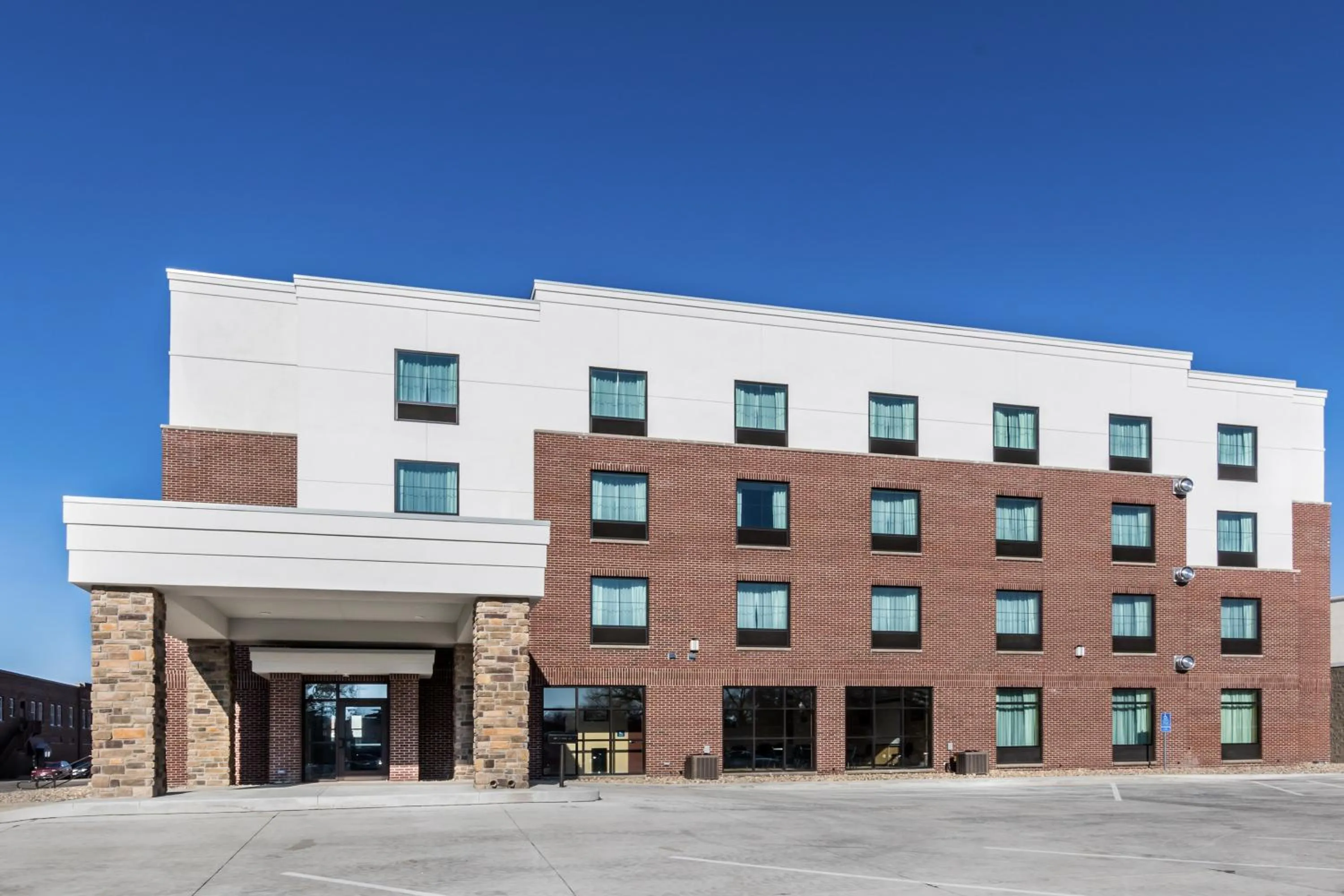 Facade/entrance in Cobblestone Inn & Suites - Waverly