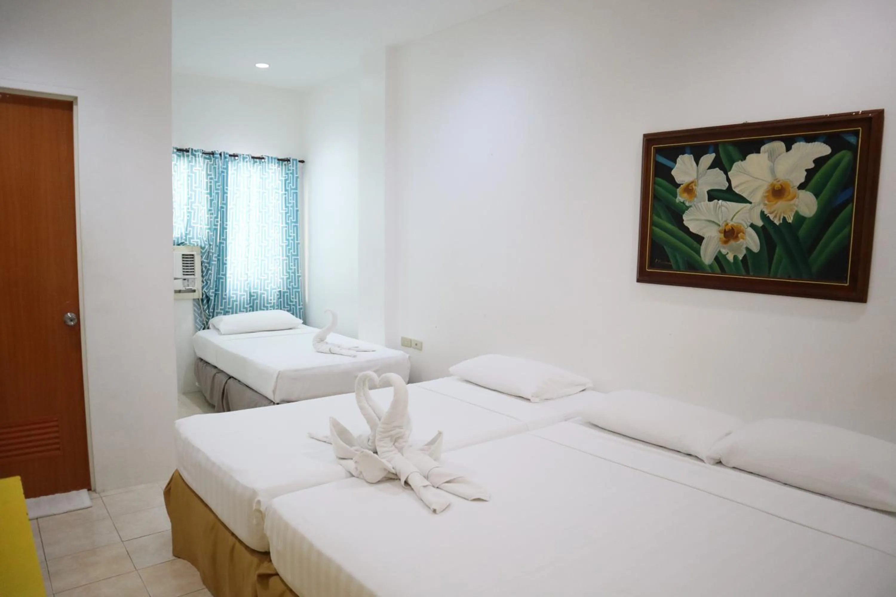 Family, Bed in Island Inn