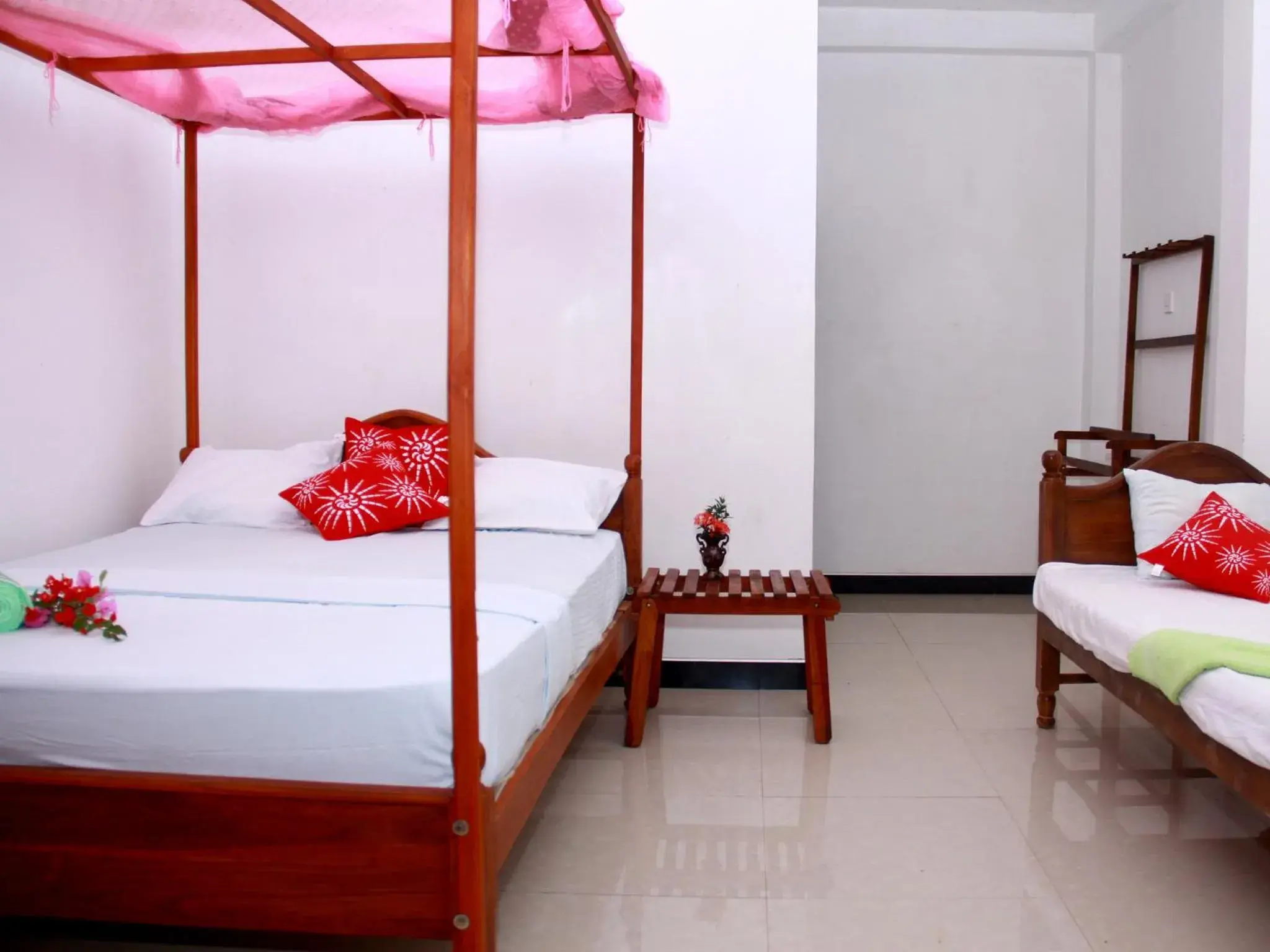 Triple Room with Garden View in A One Calm Palace Triple Room with Garden View in A One Calm Palace