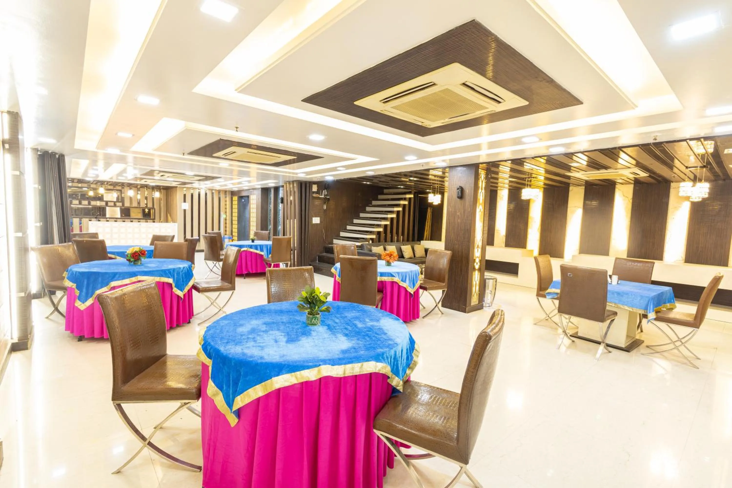 Restaurant/places to eat in Hotel Gold Souk - Karol Bagh