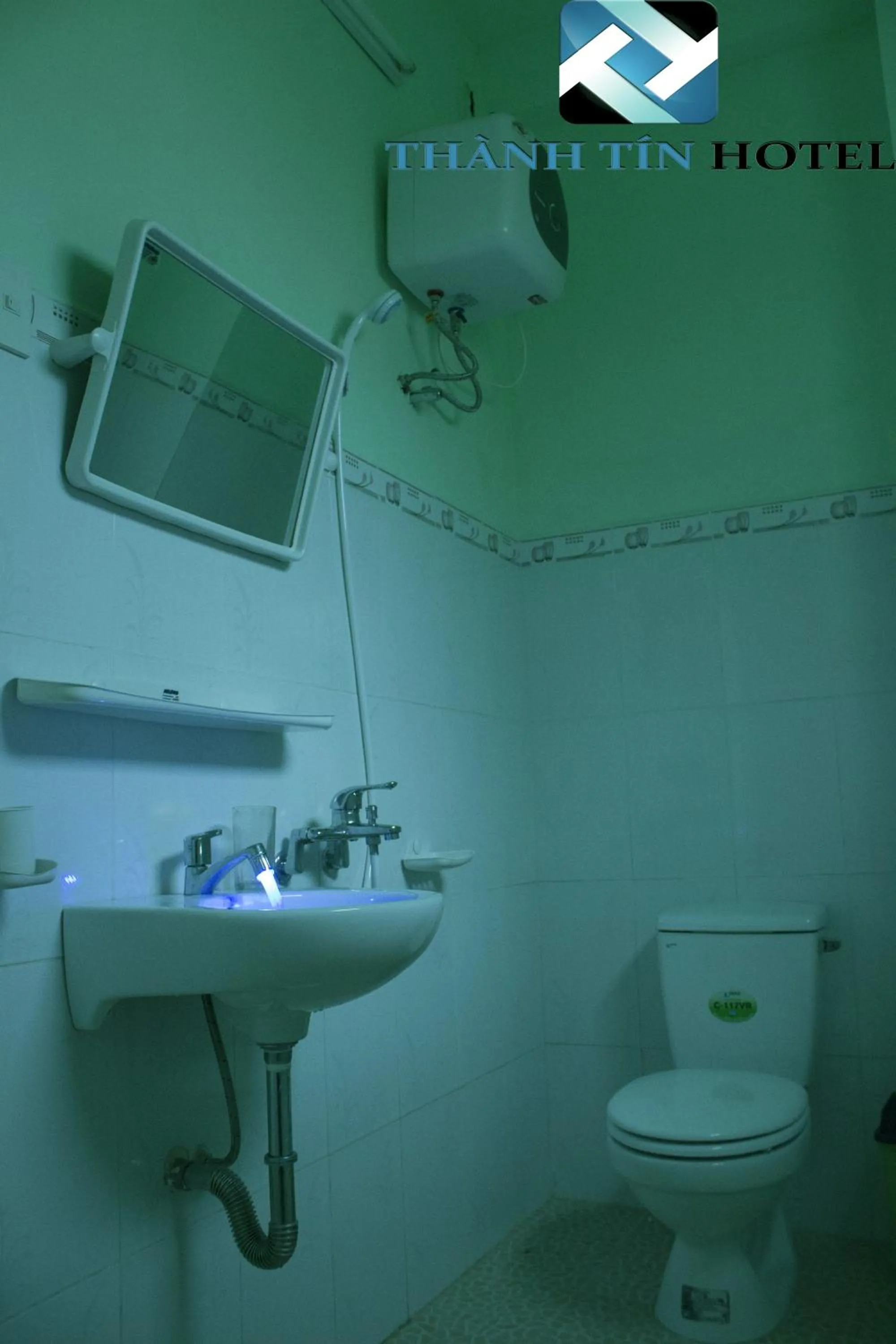 Toilet in Thanh Tin Hotel Dalat