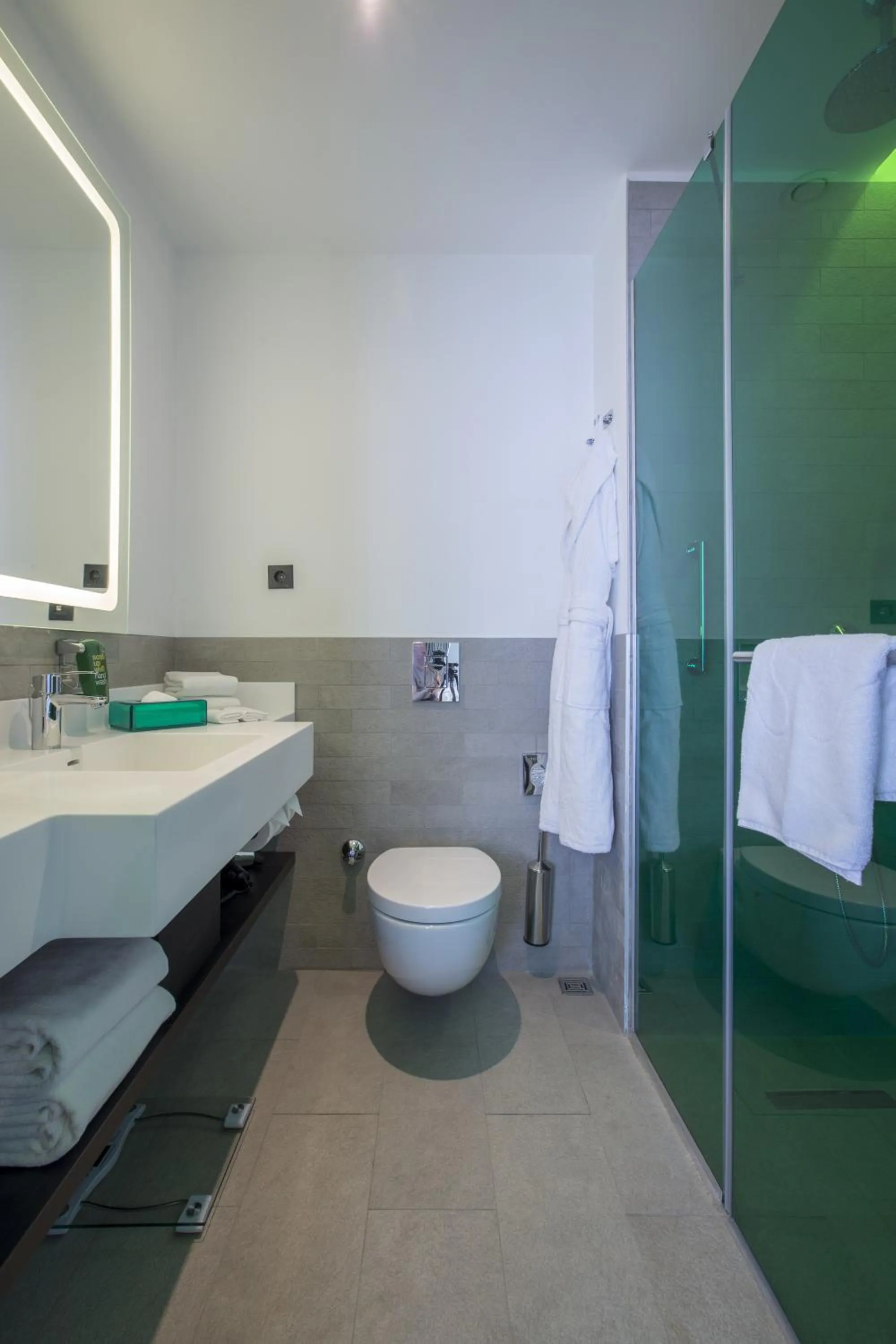 Shower in Park Inn By Radisson Istanbul Ataturk Airport