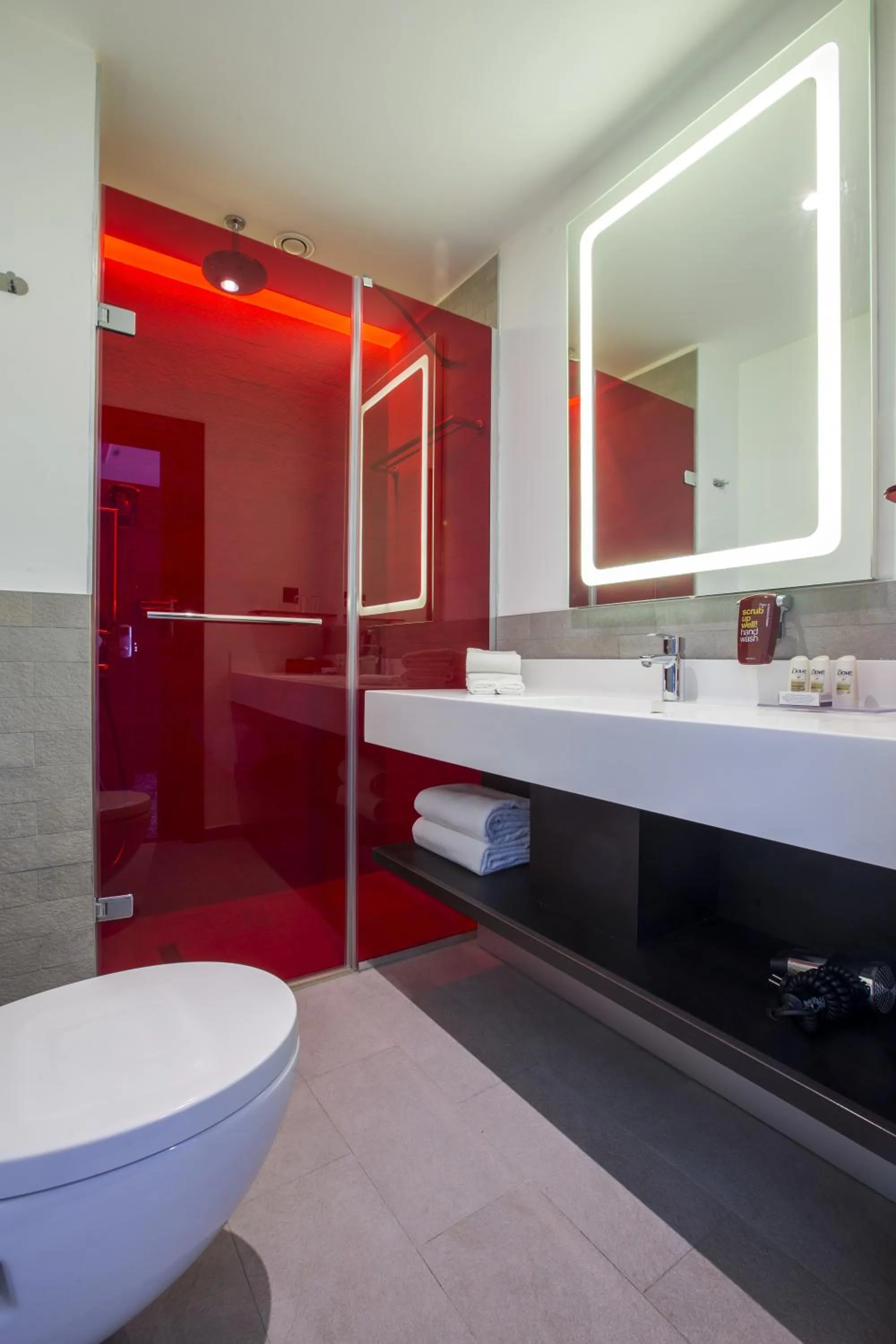 Shower in Park Inn By Radisson Istanbul Ataturk Airport