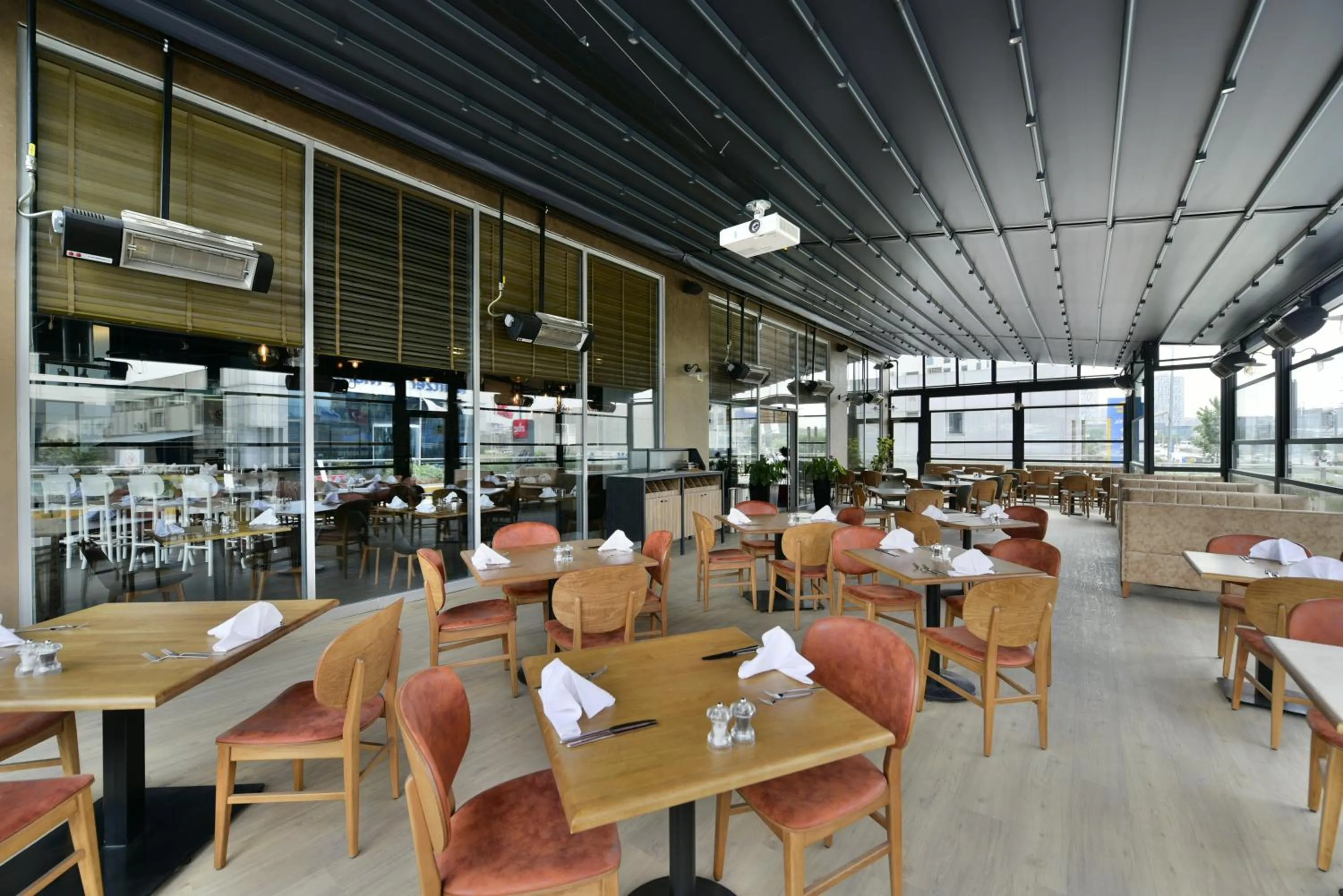 Restaurant/places to eat in Park Inn By Radisson Istanbul Ataturk Airport