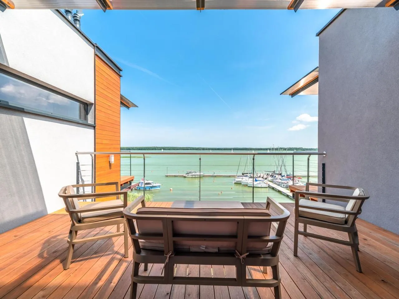 Day in Marina Nawigator