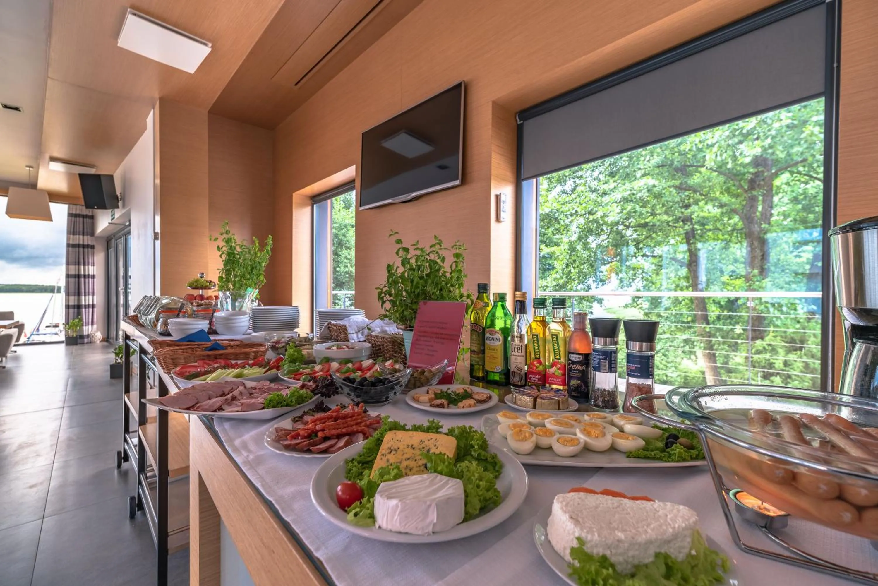 Food in Marina Nawigator