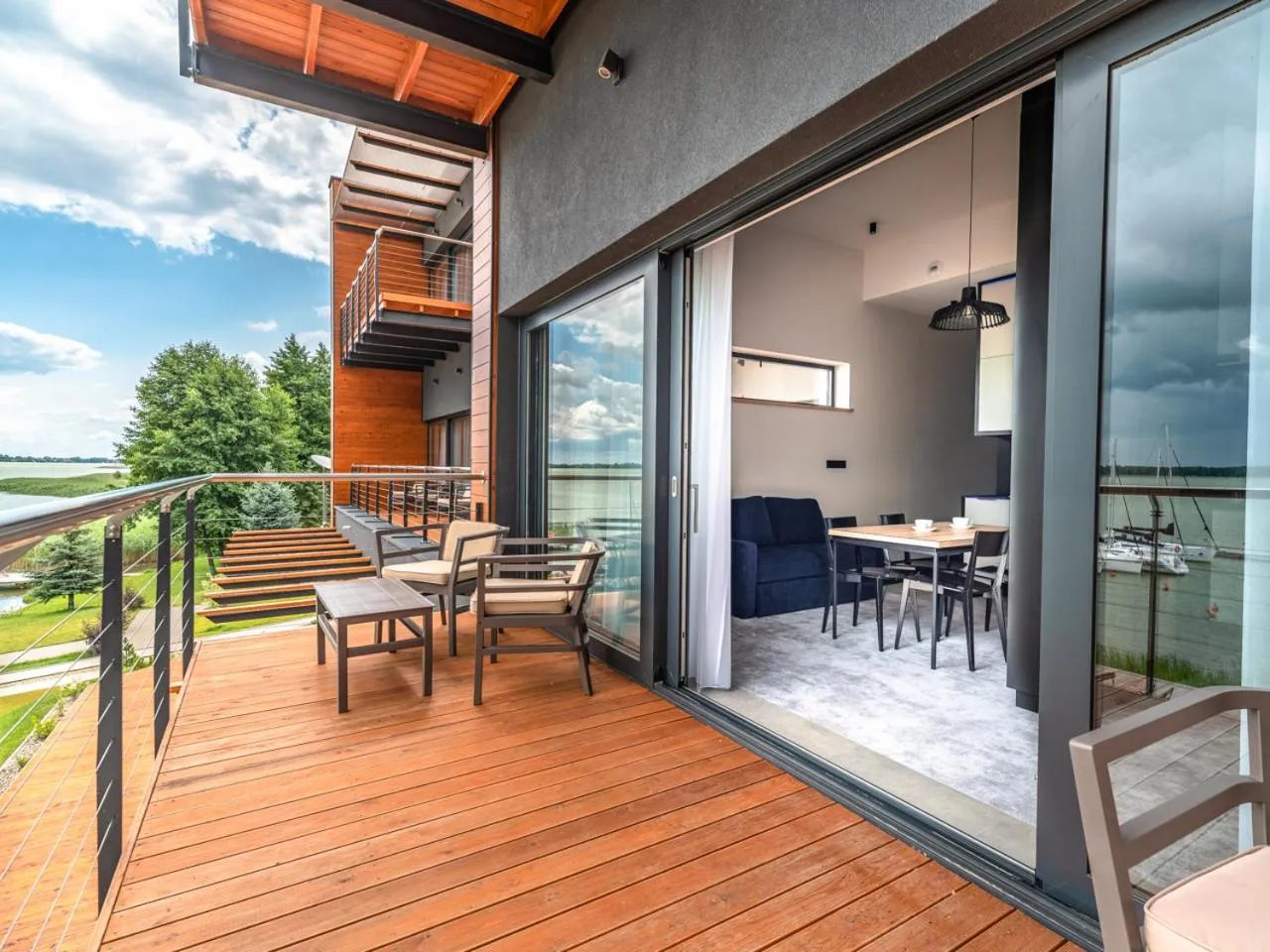 Day in Marina Nawigator